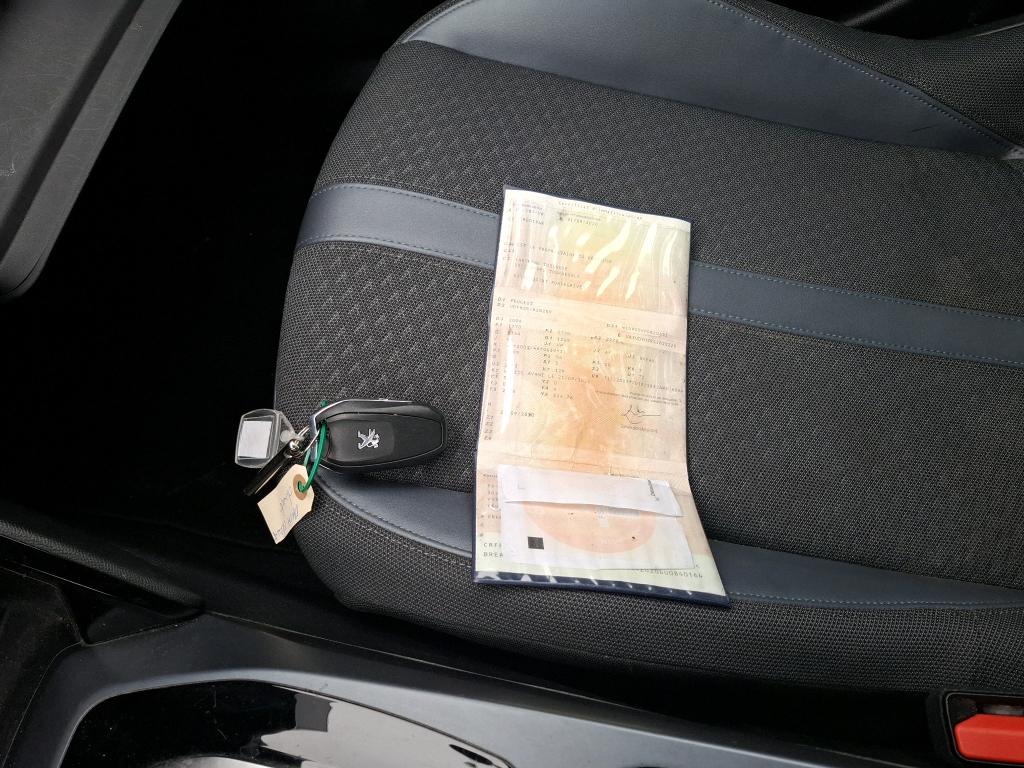 Peugeot 2008 BlueHDi 130 S&S EAT8 Allure Business 2020