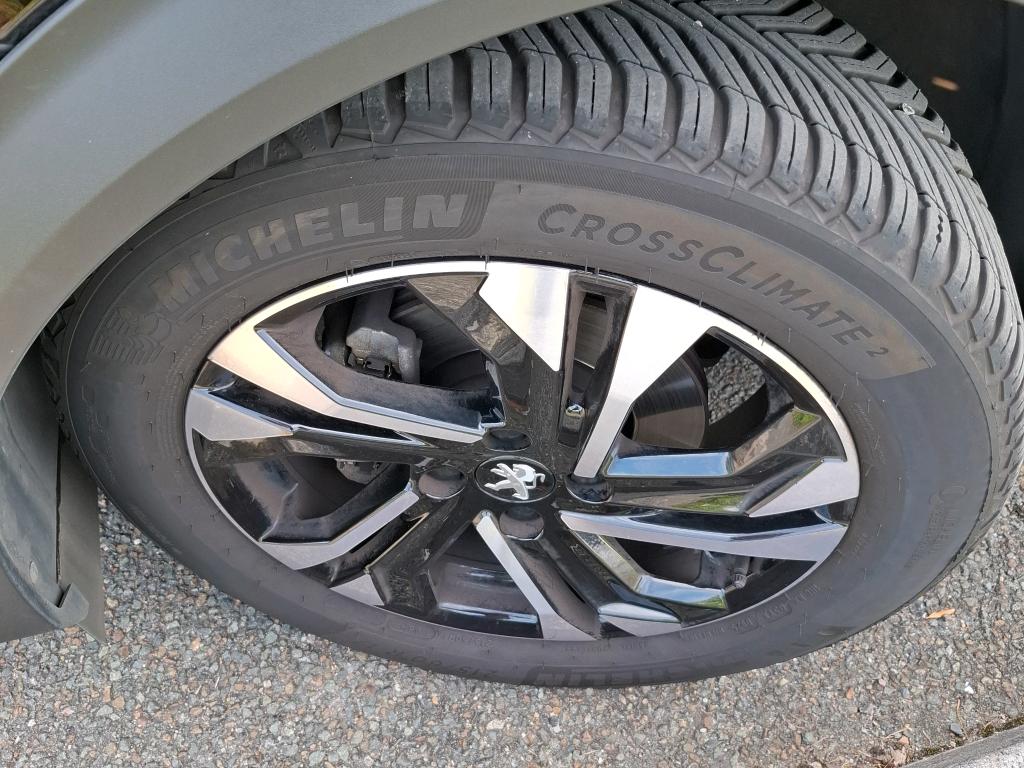 Peugeot 2008 PureTech 130 S&S EAT8 GT 2022