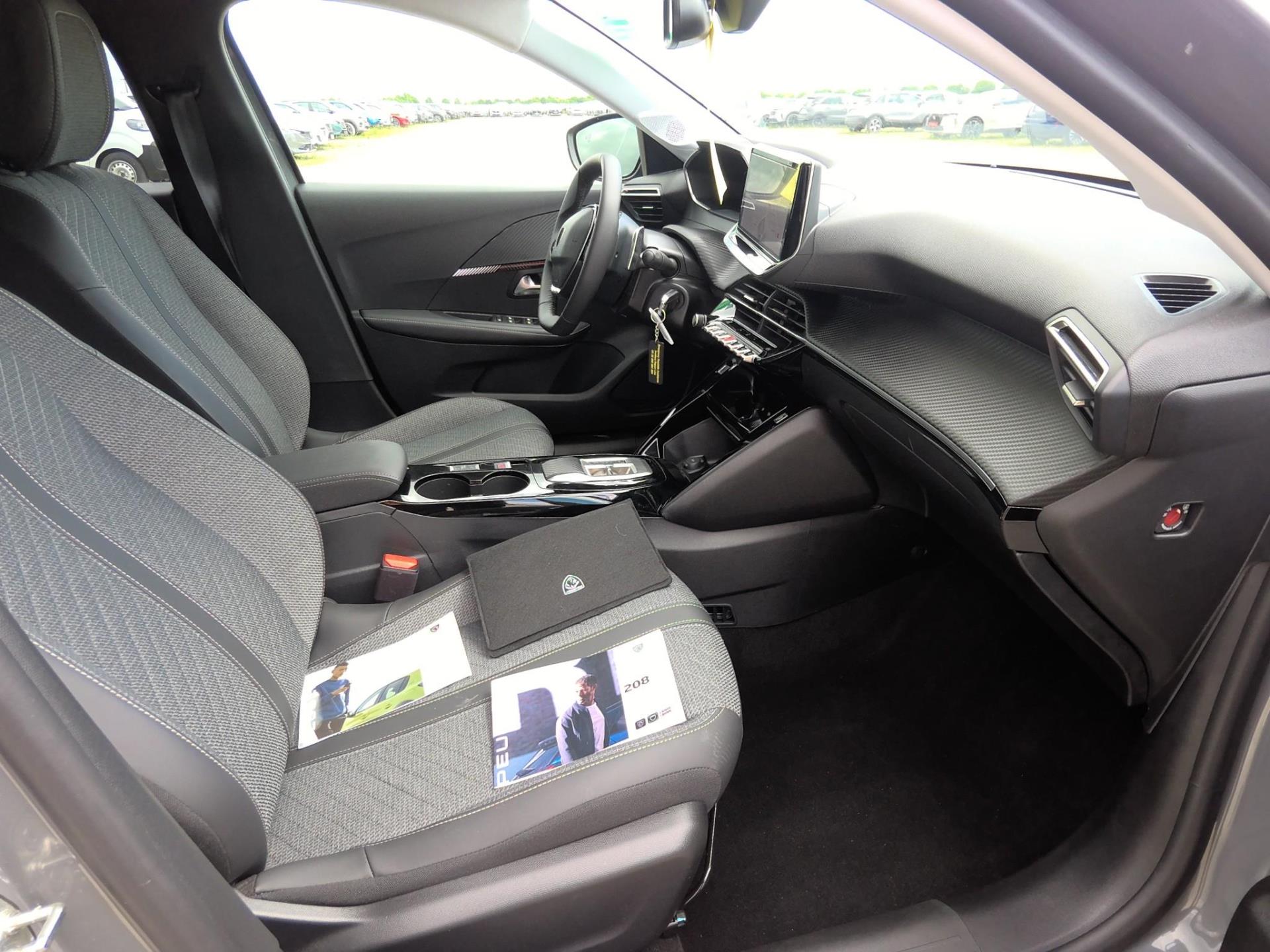 Peugeot 208 Hybrid 100 e-DCS6 Allure 2025