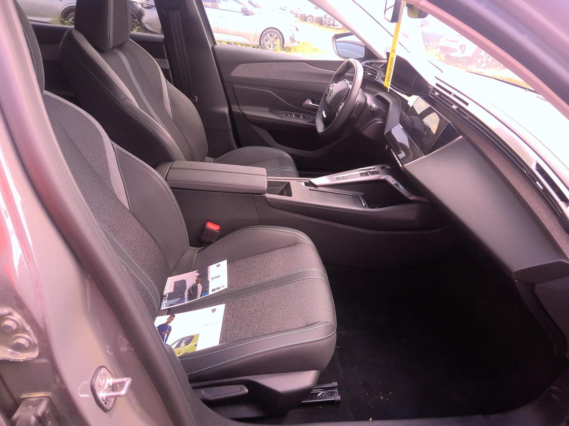 Peugeot 308 Hybrid 145 e-DCS6 Allure 2025