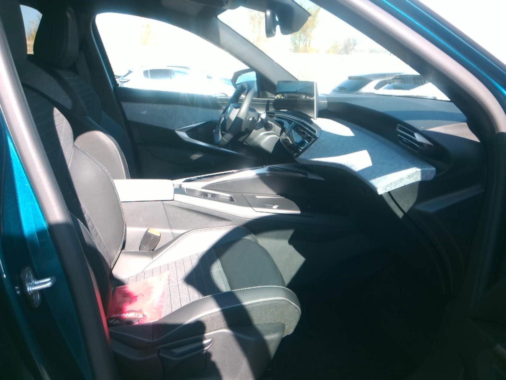 Peugeot 3008 Hybrid 136 e-DCS6 Allure 2024