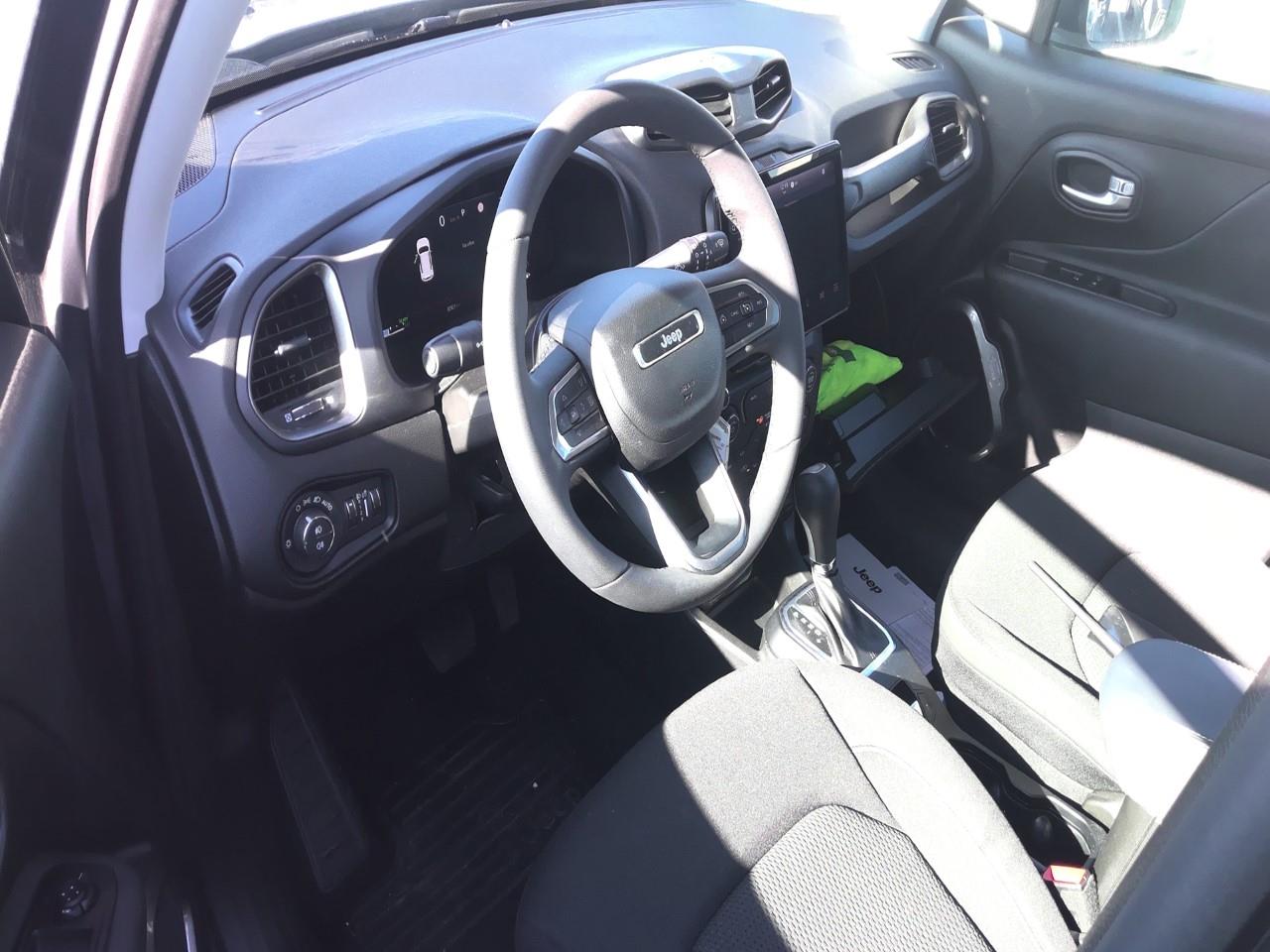 Foto Jeep Renegade Altitude 1.5 130cv e-Hybrid 3
