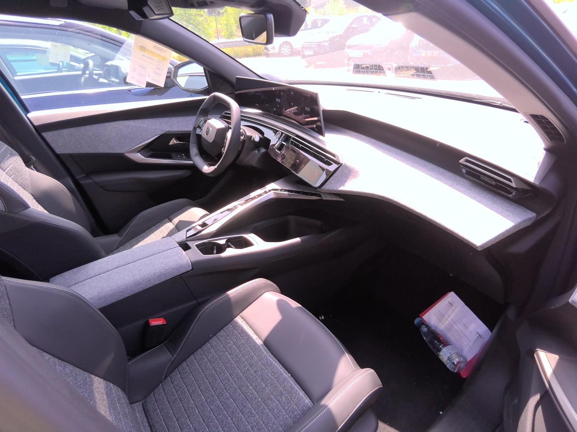 Peugeot 3008 Hybrid 145 e-DCS6 Allure 2025