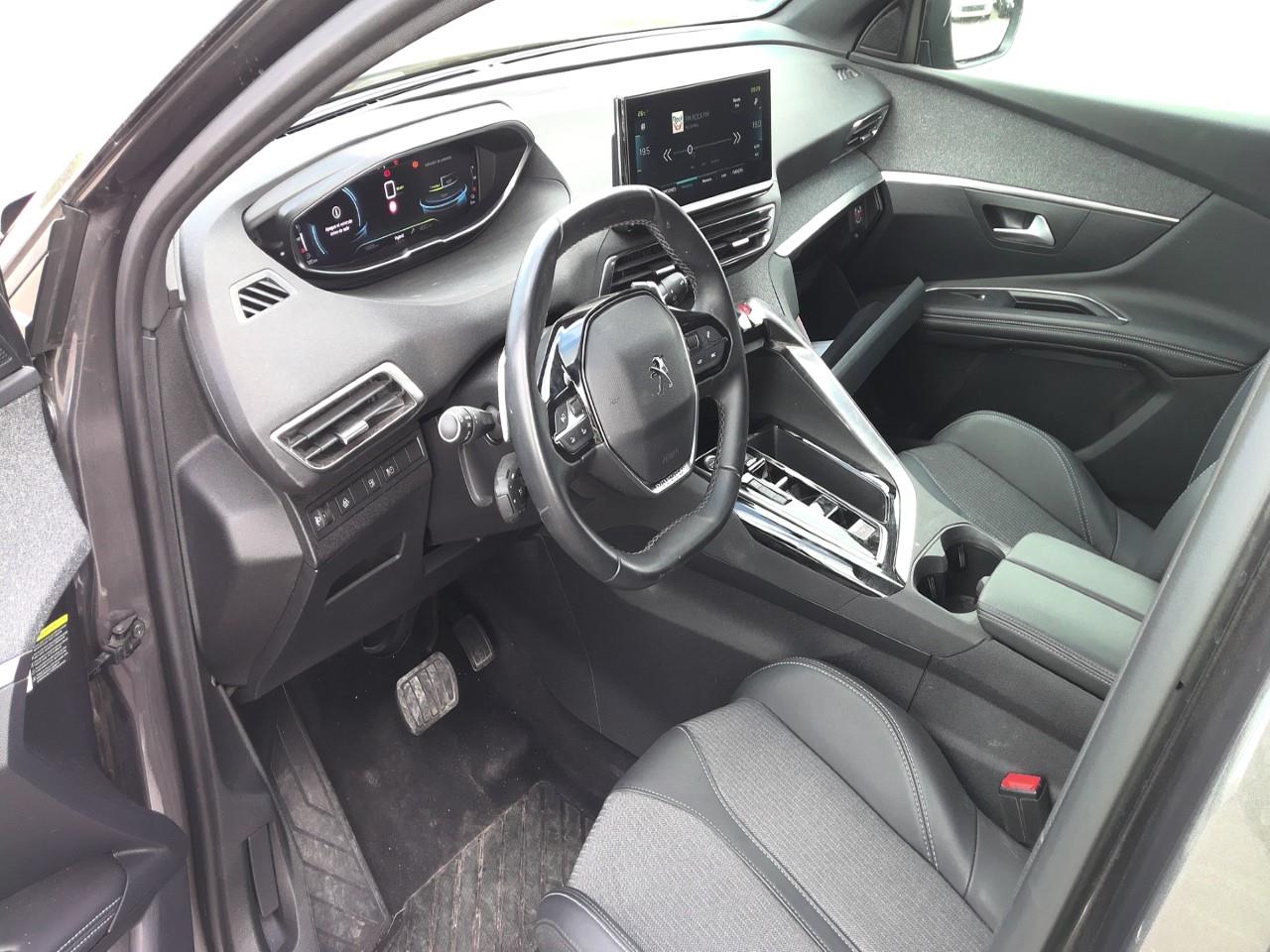 Foto Peugeot 3008 Hybrid 2