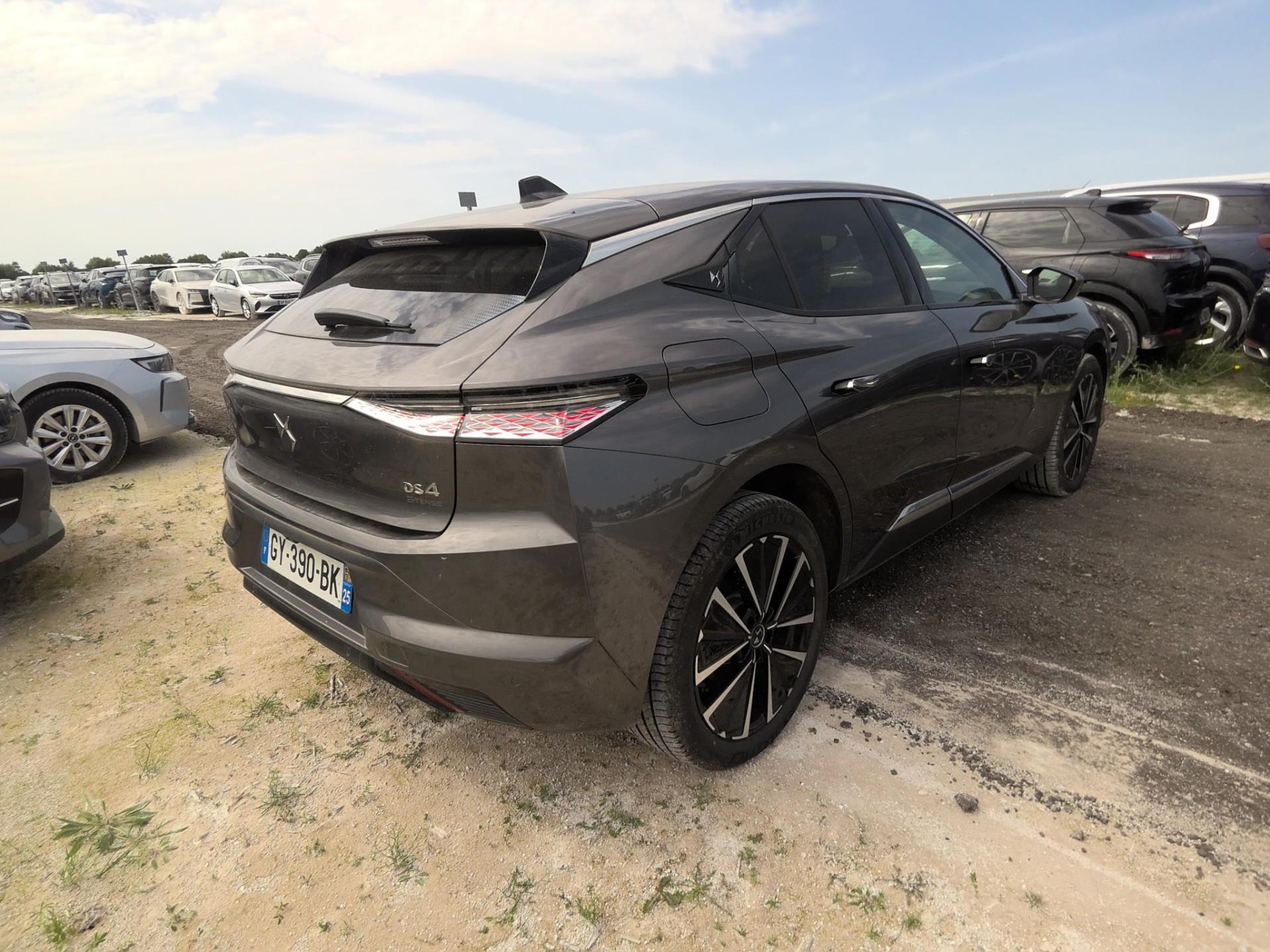 DS N°4 E-Tense Etoile - Alcantara 2024