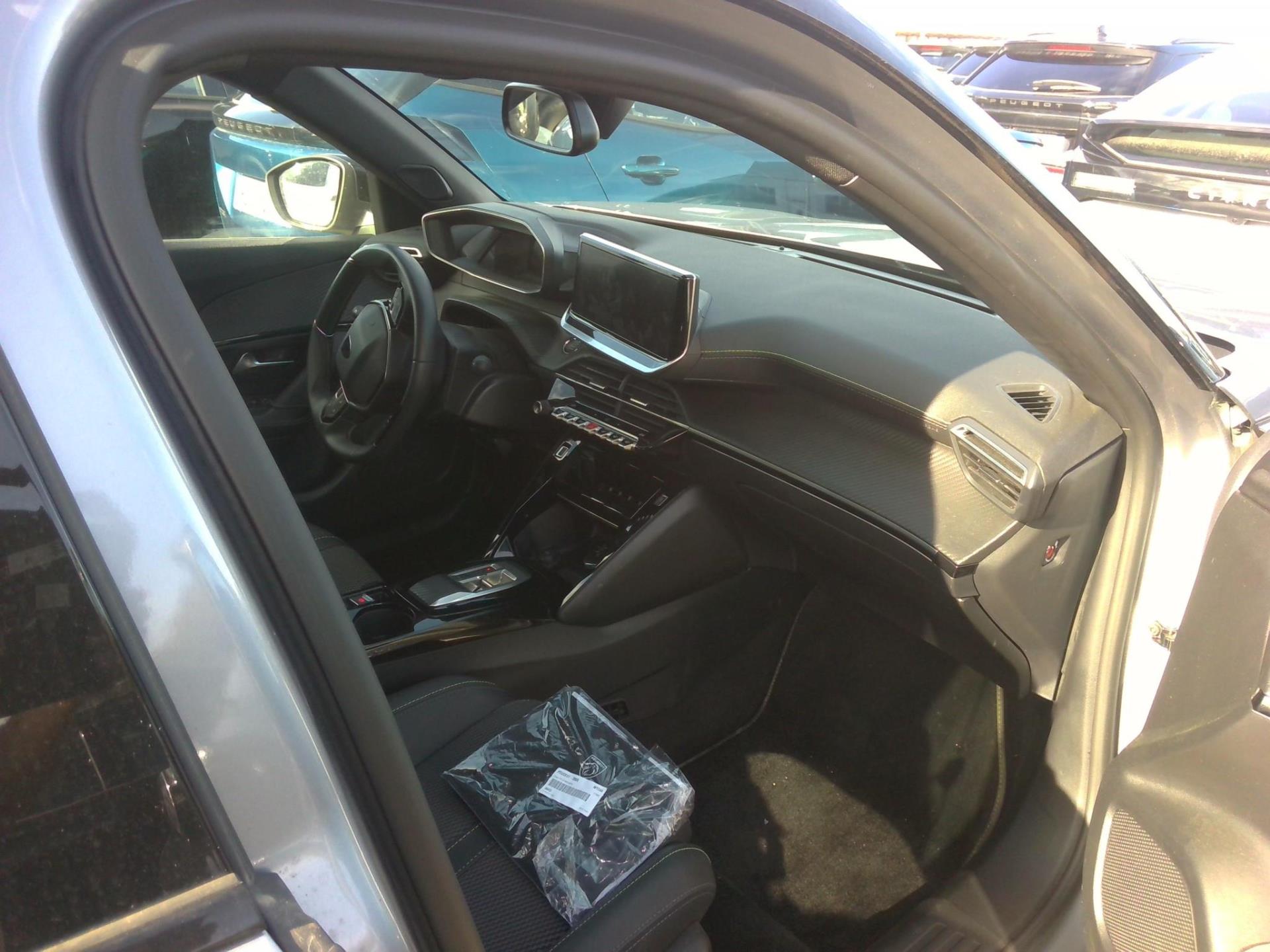 Peugeot 2008 Electrique 50 kWh 136 ch GT 2025