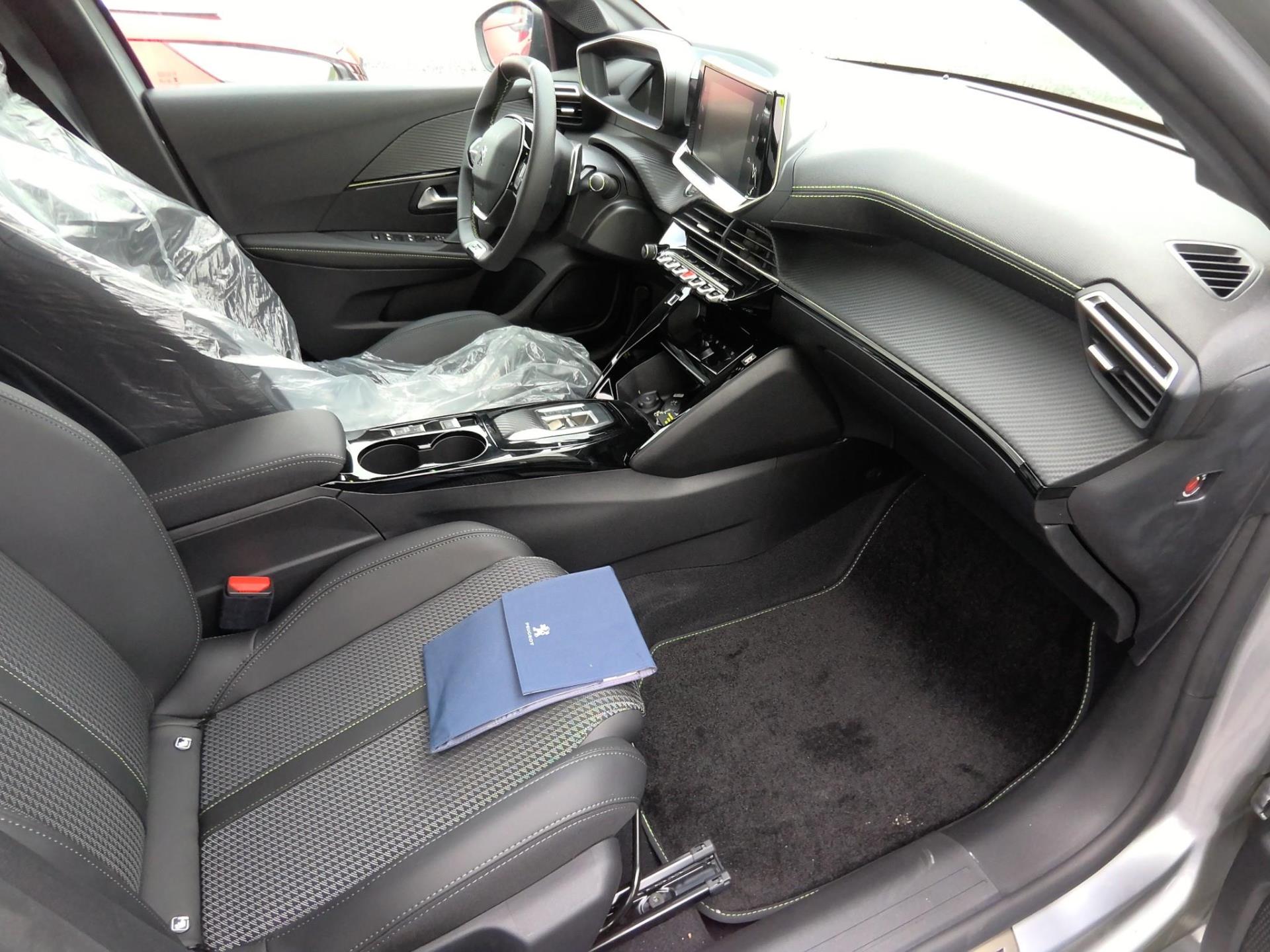 Peugeot 208 PureTech 100 S&S EAT8 GT 2023