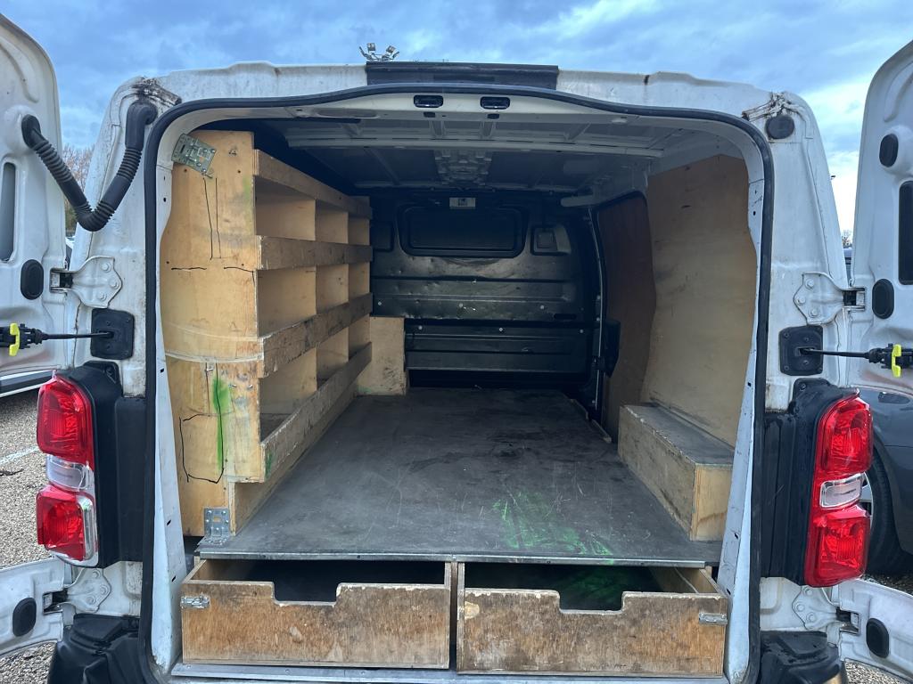 Peugeot EXPERT FGN TOLE STANDARD 1.5 BLUEHDI 120 S&S BVM6 ASPHALT 2020