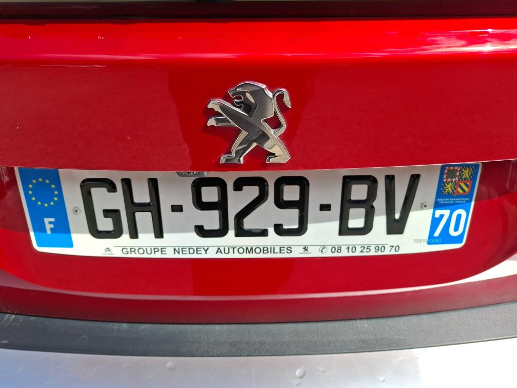 Peugeot 2008 PureTech 130 S&S EAT8 GT 2022