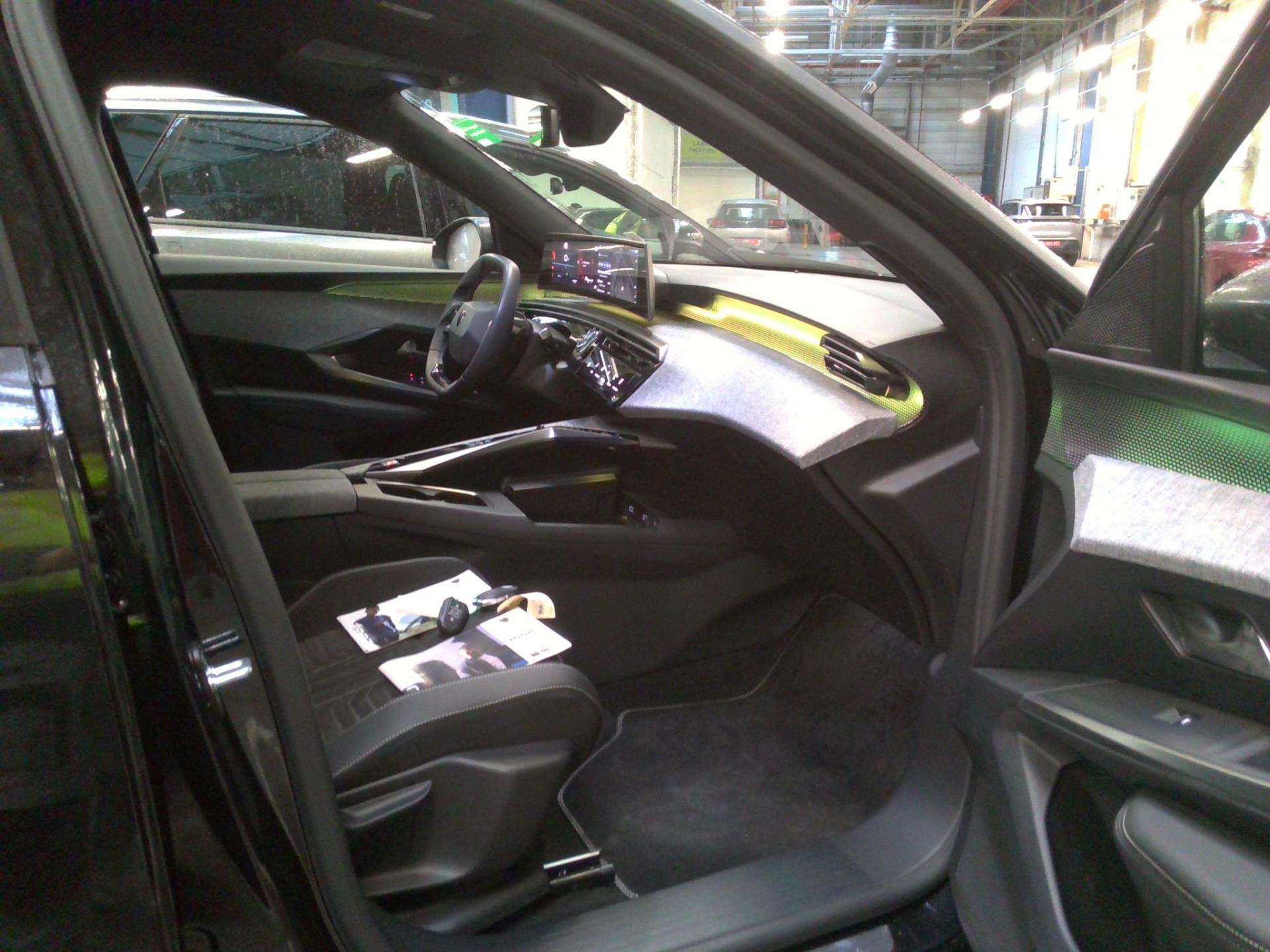 Peugeot 5008 Hybrid 136 e-DCS6 GT 2024