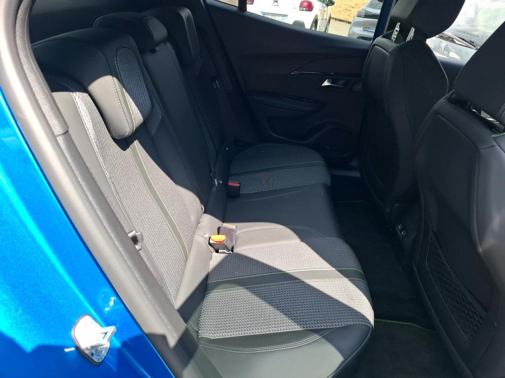 Peugeot 2008 BlueHDi 130 S&S EAT8 GT 2022