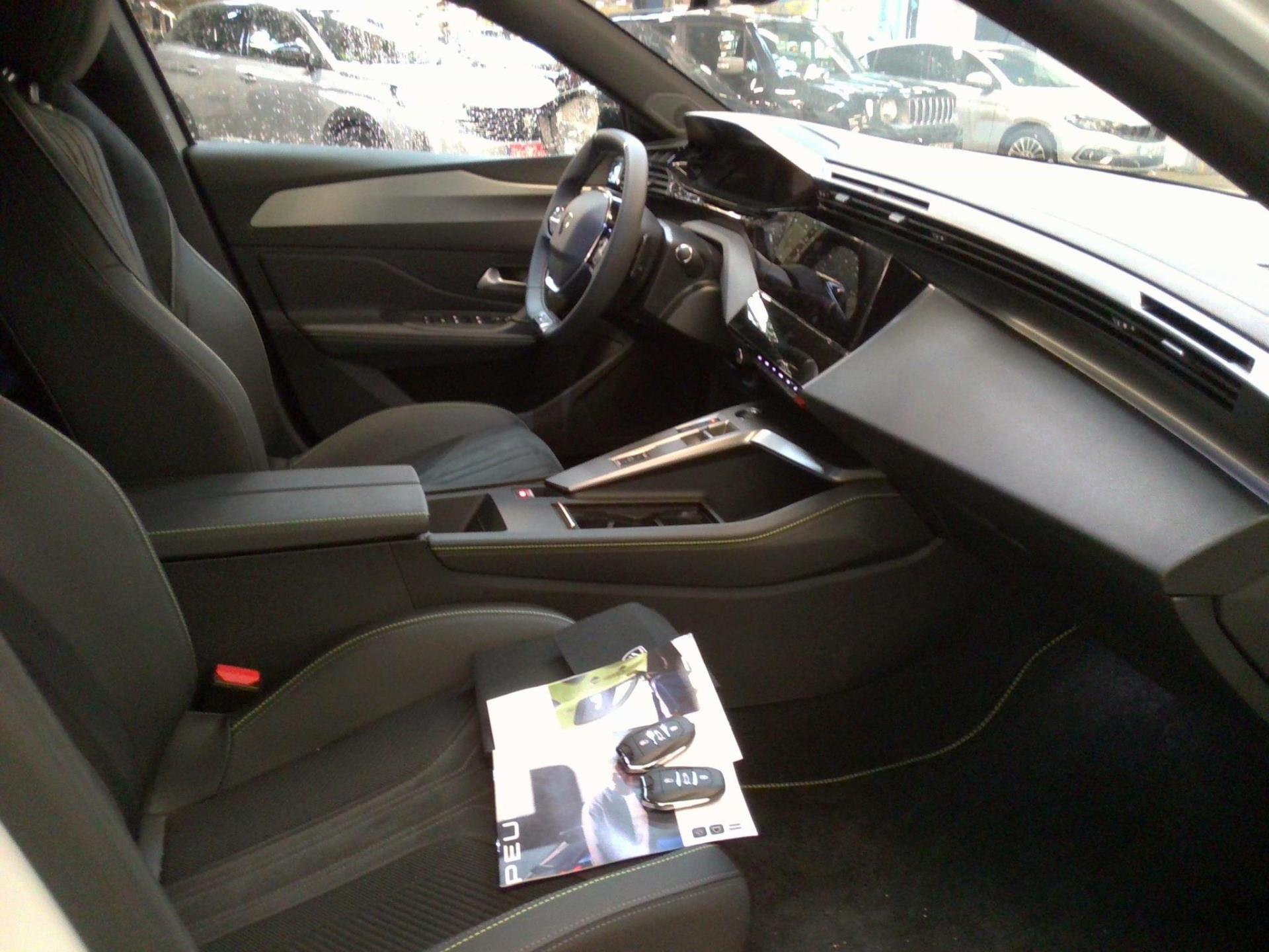 Peugeot 408 PHEV 180 e-EAT8 GT 2024