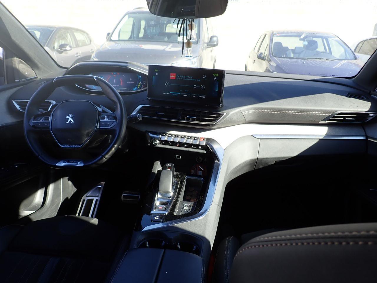 Foto Peugeot 3008 Hybrid 2