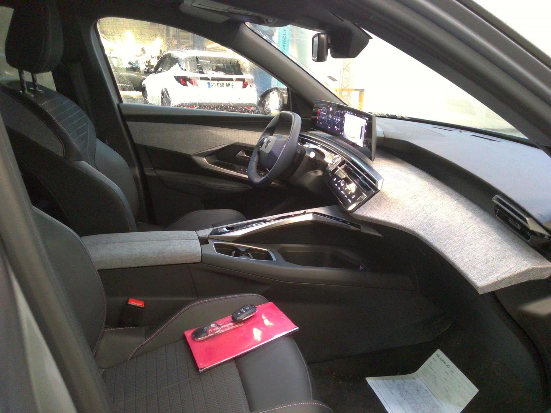 Peugeot 5008 Hybrid 136 e-DCS6 Allure 2024