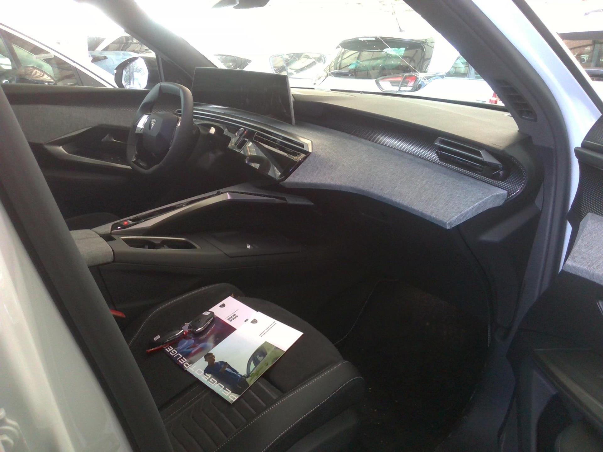 Peugeot 3008 Hybrid 145 e-DCS6 GT 2025