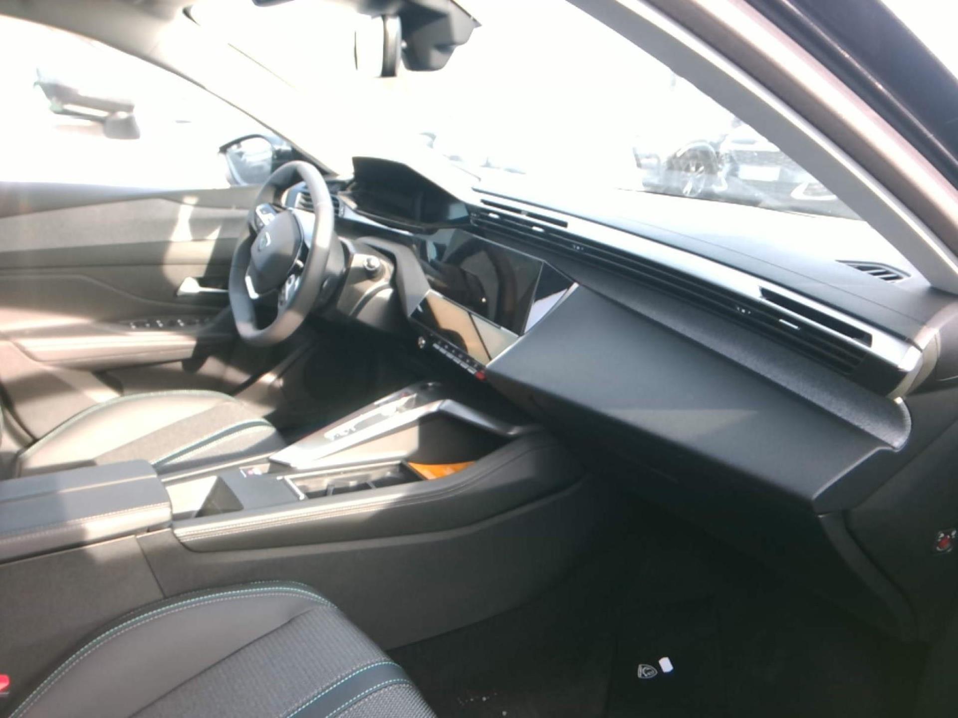 Peugeot 308 PHEV 180 e-EAT8 Allure 2024