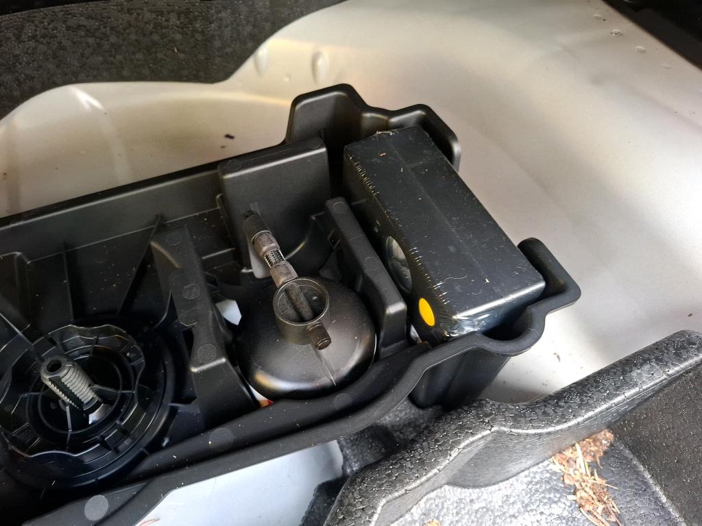 Peugeot 2008 BlueHDi 130 S&S EAT8 Allure Business 2021