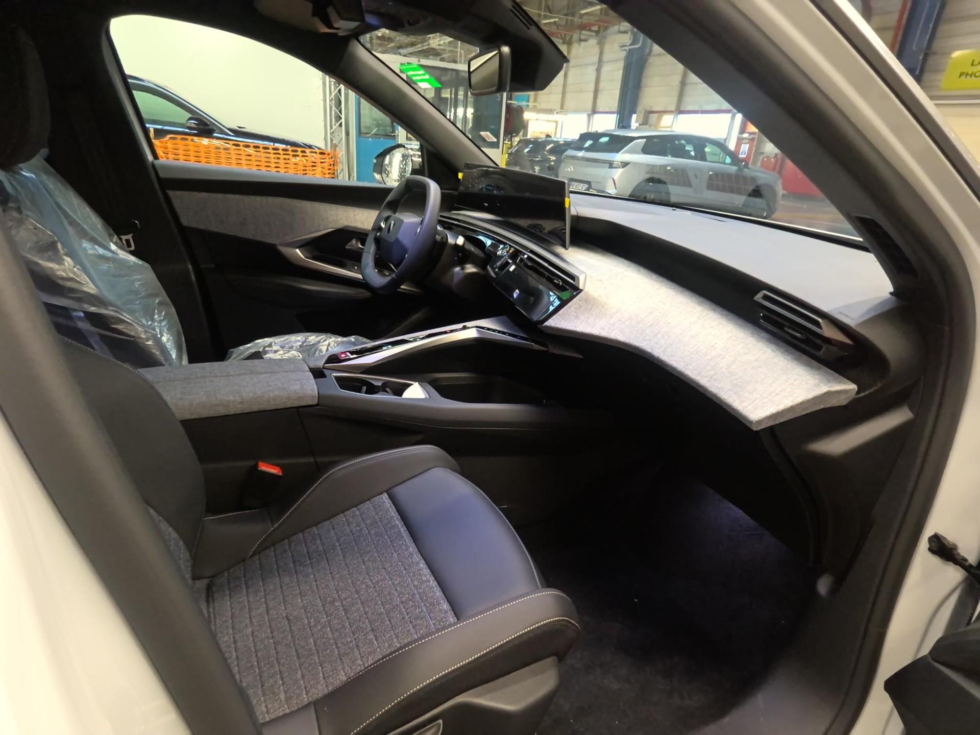 Peugeot 3008 Plug-in Hybrid 195 e-DCS7 Allure 2025