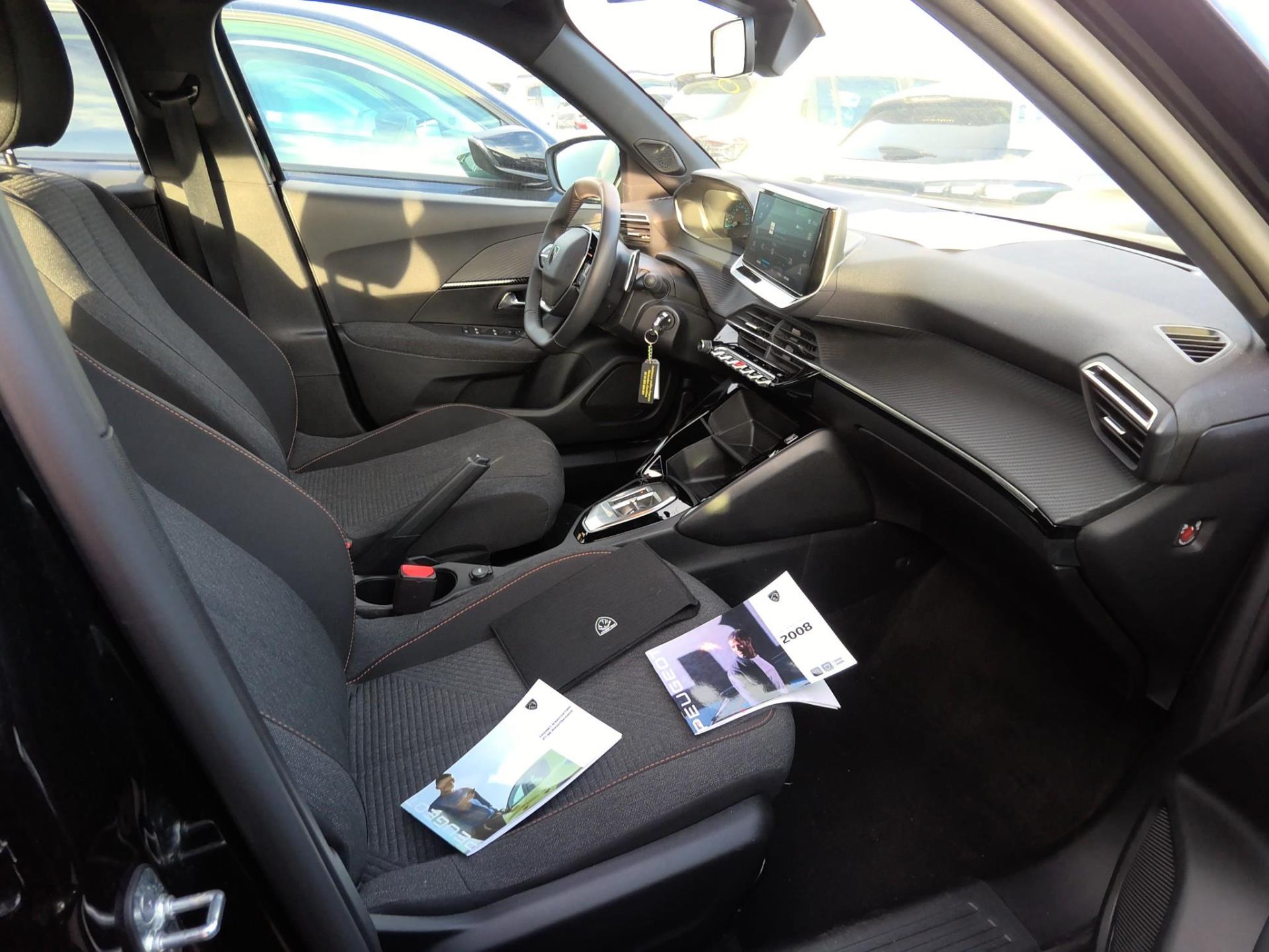 Peugeot 2008 Hybrid 136 e-DCS6 Style 2025