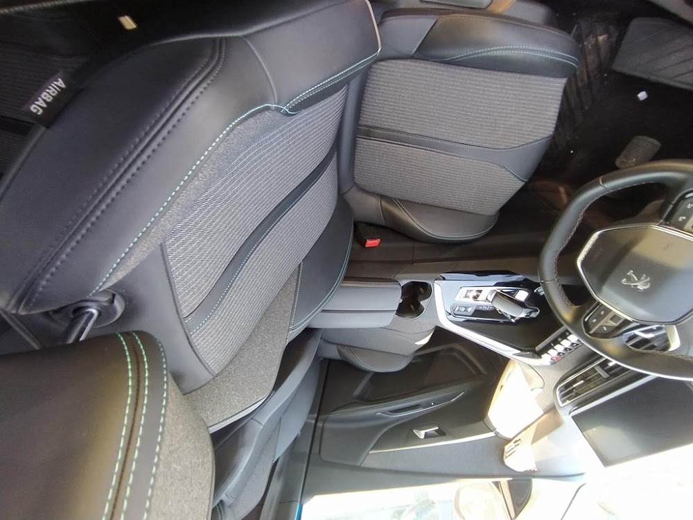 Foto Peugeot 3008 Hybrid 11