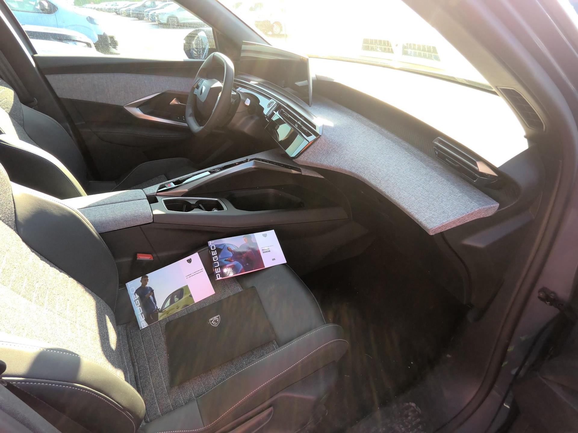 Peugeot 5008 Hybrid 145 e-DCS6 Allure 2025