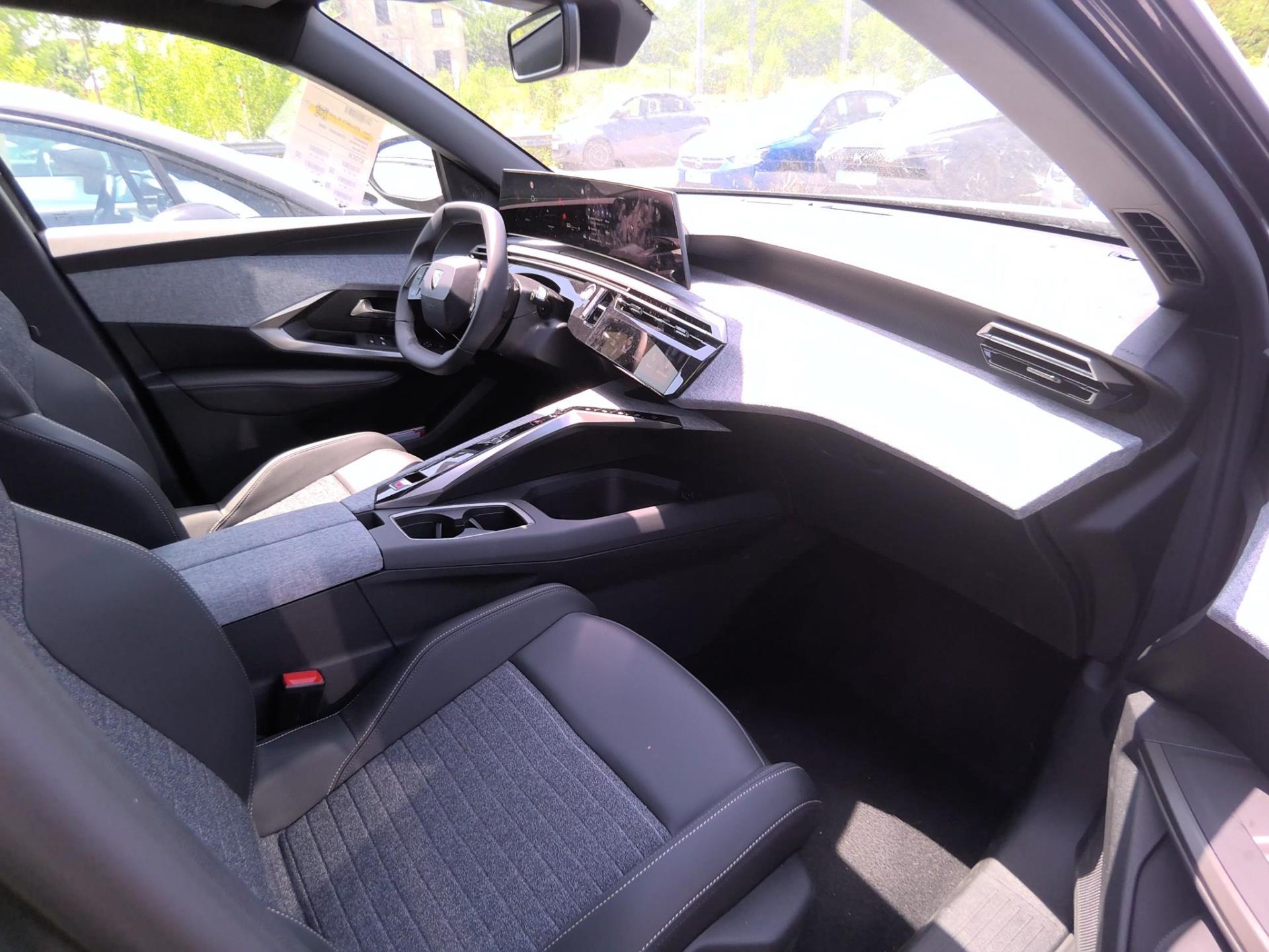 Peugeot 5008 Hybrid 145 e-DCS6 Allure 2025