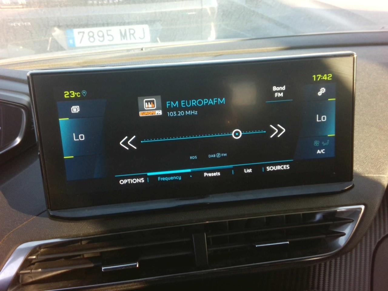 Foto Peugeot 3008 Hybrid 9