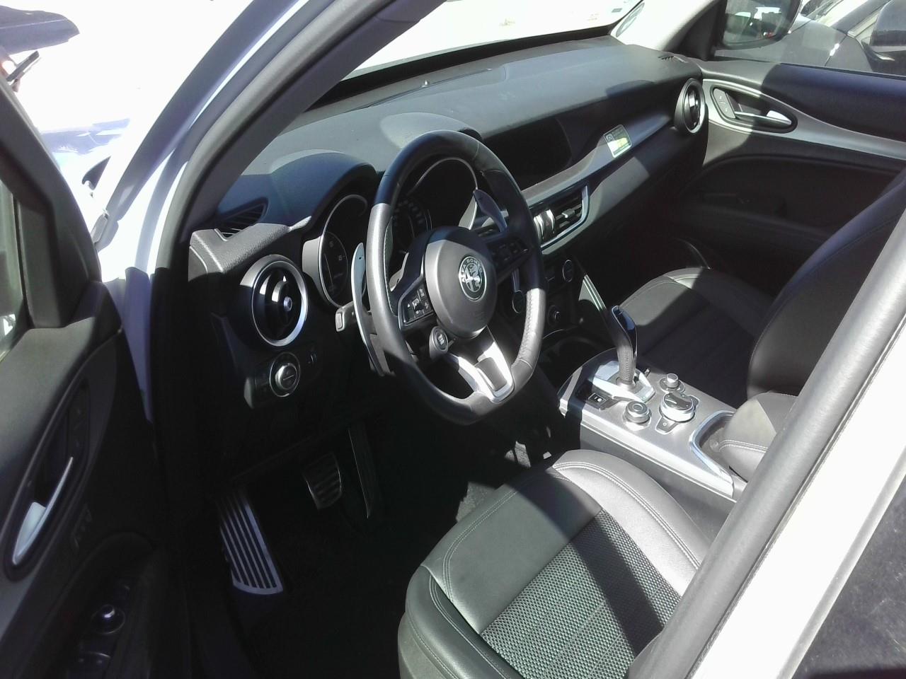 Foto Alfa Romeo Stelvio 3