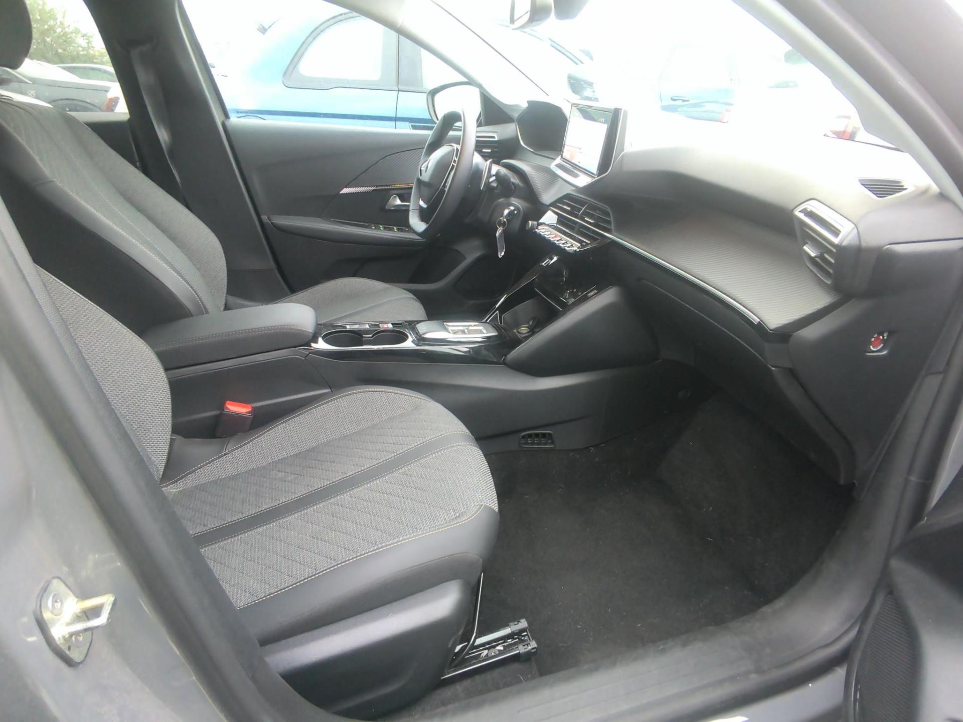 Peugeot 208 Hybrid 100 e-DCS6 Allure 2025