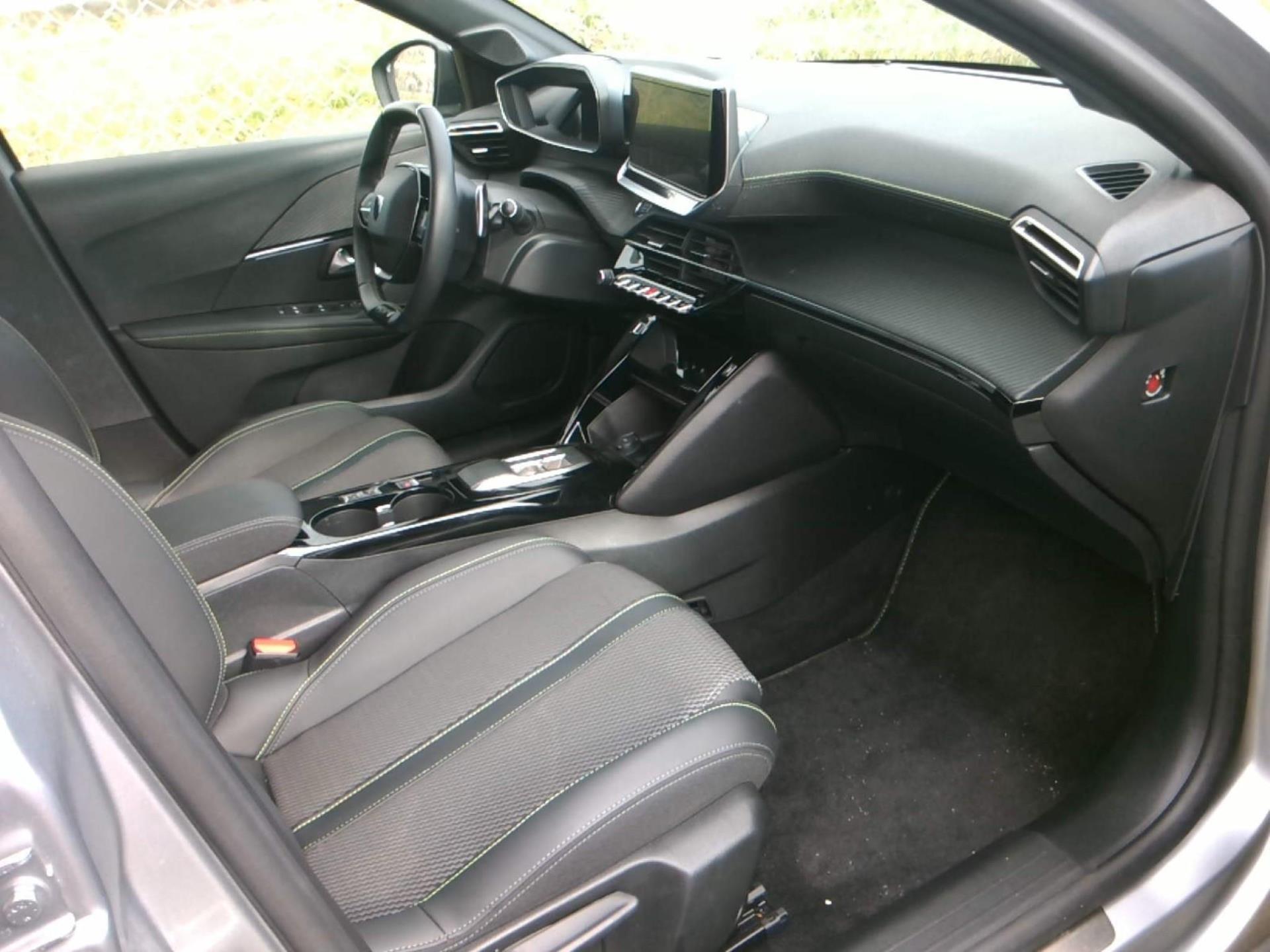 Peugeot 208 Hybrid 136 e-DCS6 GT 2024