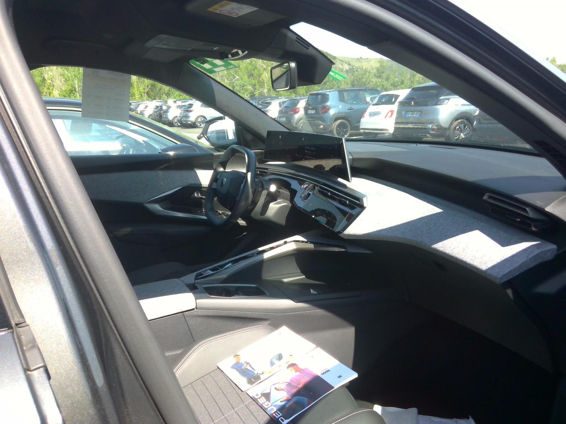 Peugeot 3008 Hybrid 136 e-DCS6 Allure 2024