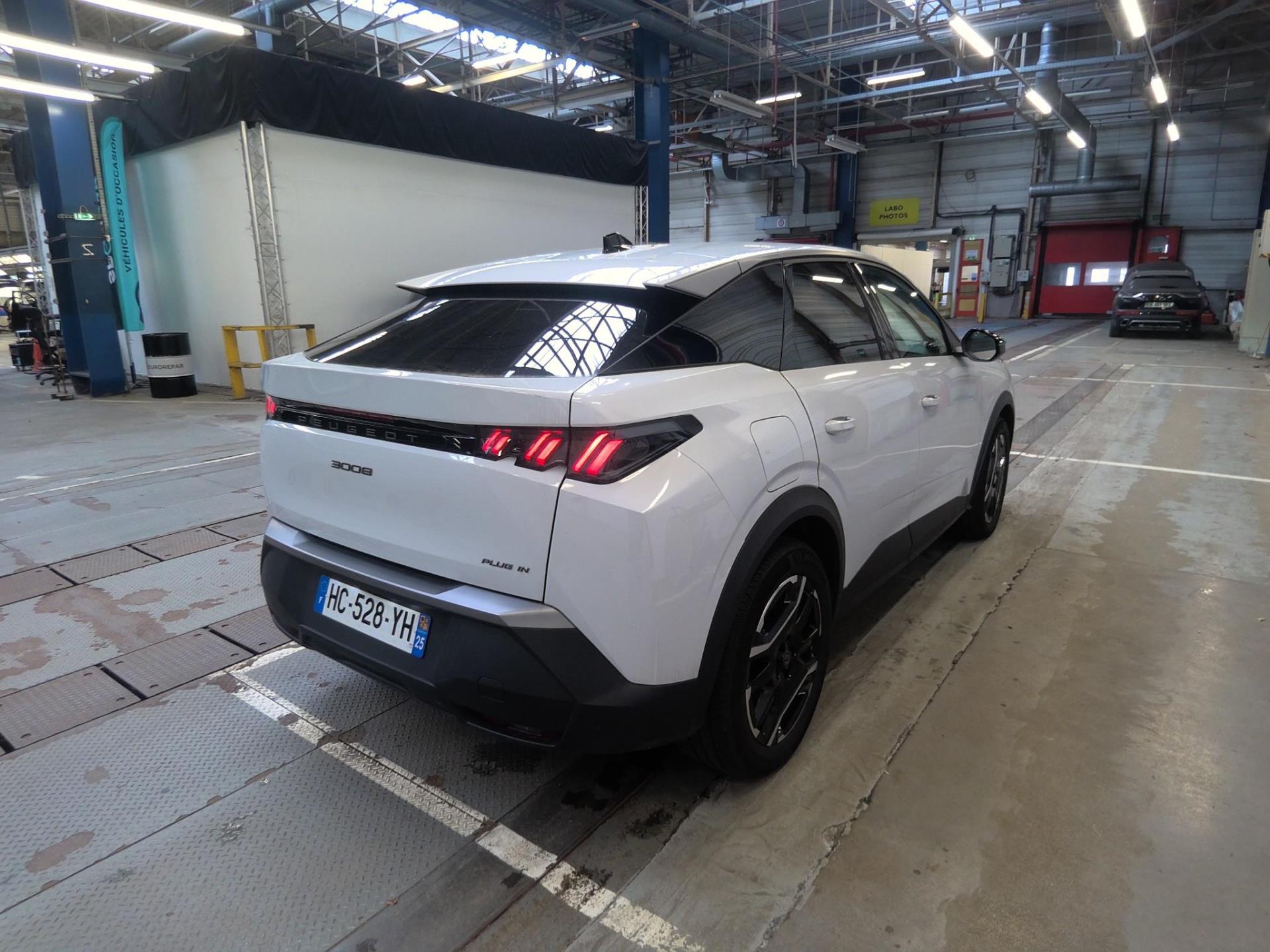 Peugeot 3008 Plug-in Hybrid 195 e-DCS7 Allure 2025