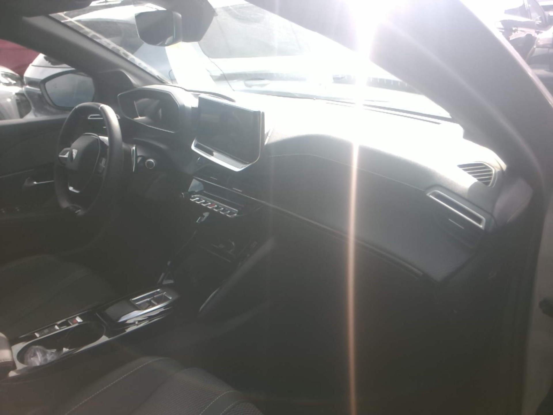 Peugeot 208 Hybrid 136 e-DCS6 GT 2024