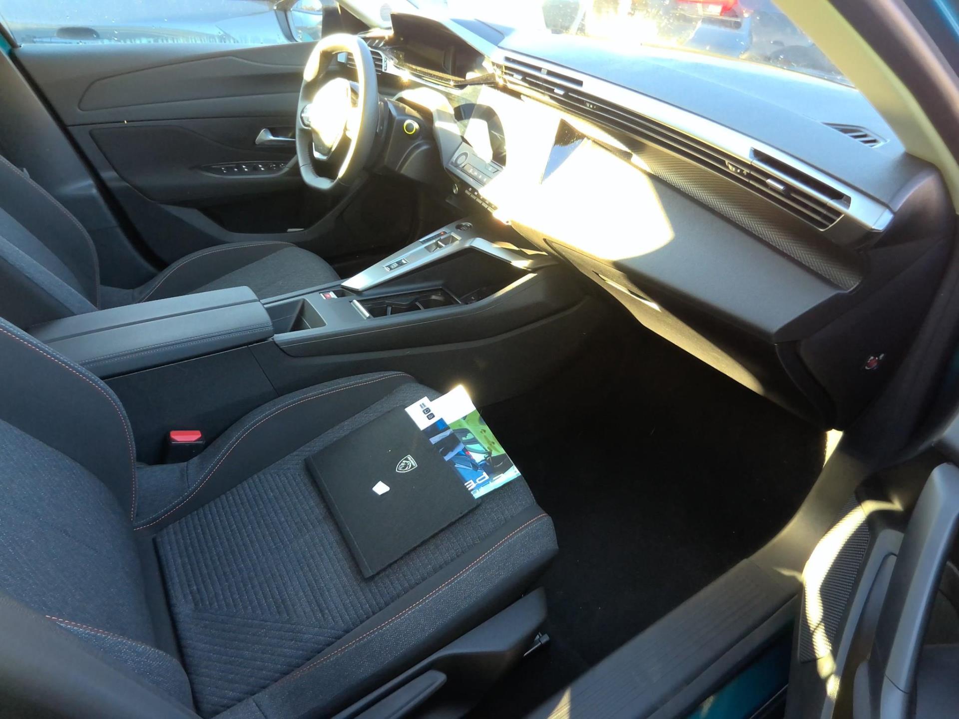 Peugeot 308 Hybrid 136 e-DCS6 Style 2025
