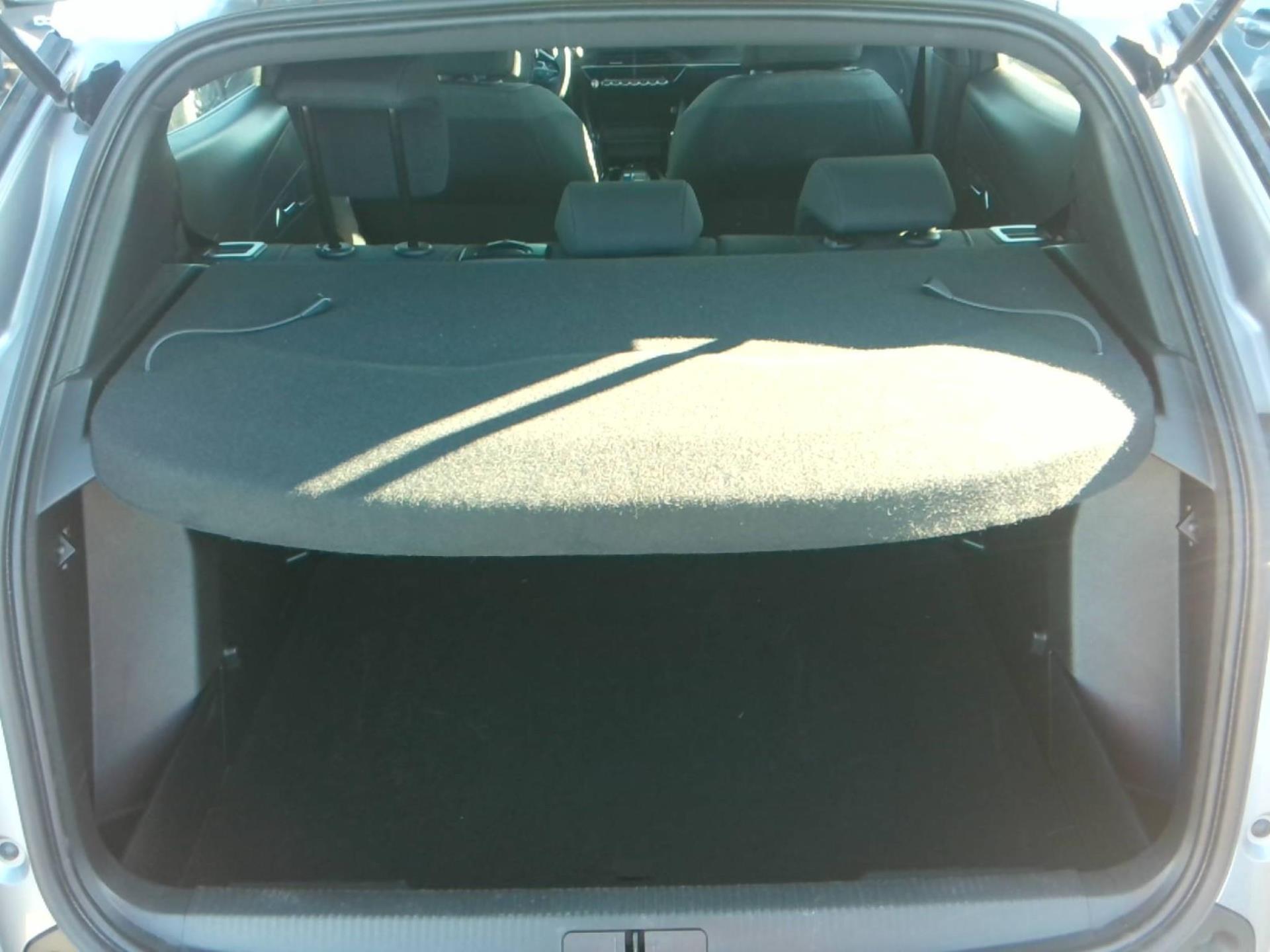 Peugeot 2008 Hybrid 136 e-DCS6 Style 2025