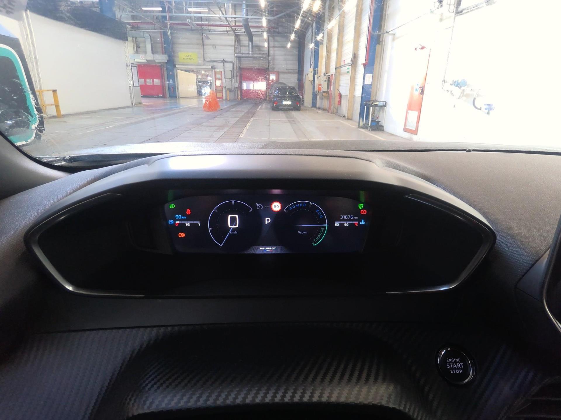Peugeot 2008 Hybrid 145 e-DCS6 Allure 2025