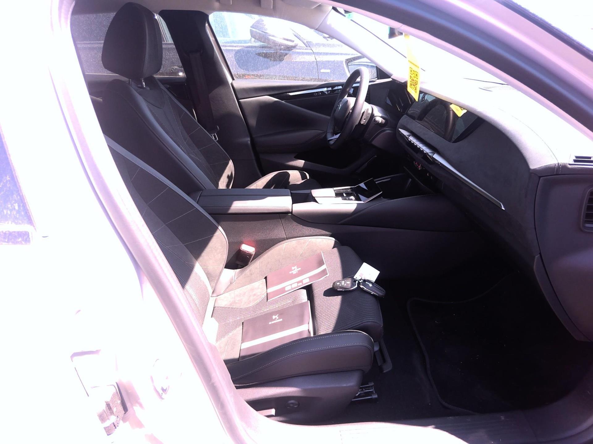 DS N°4 E-Tense Etoile - Alcantara 2024