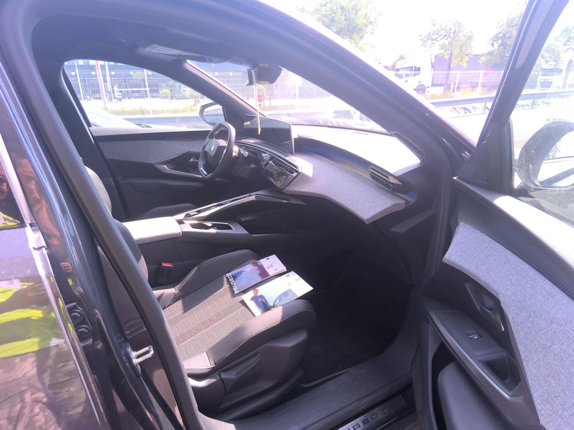 Peugeot 3008 Hybrid 145 e-DCS6 GT 2025