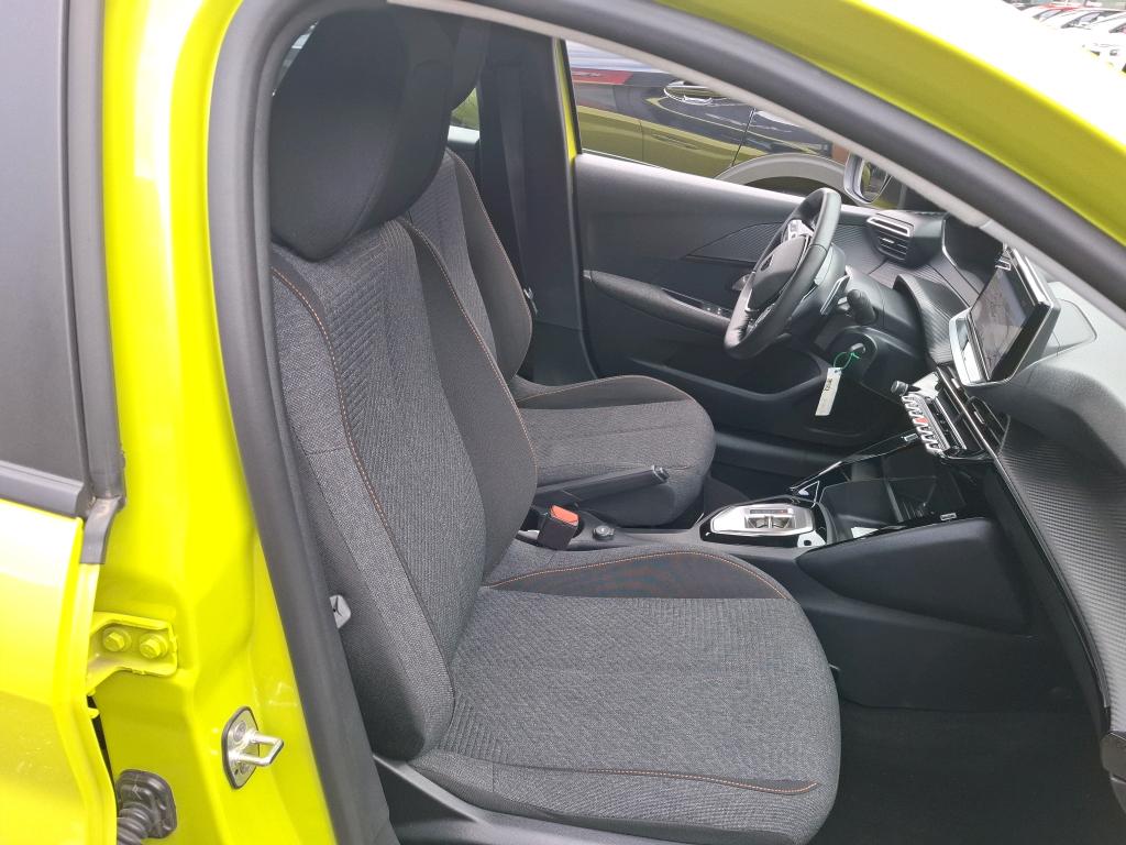 Peugeot 208 Hybrid 100 e-DCS6 Style 2025
