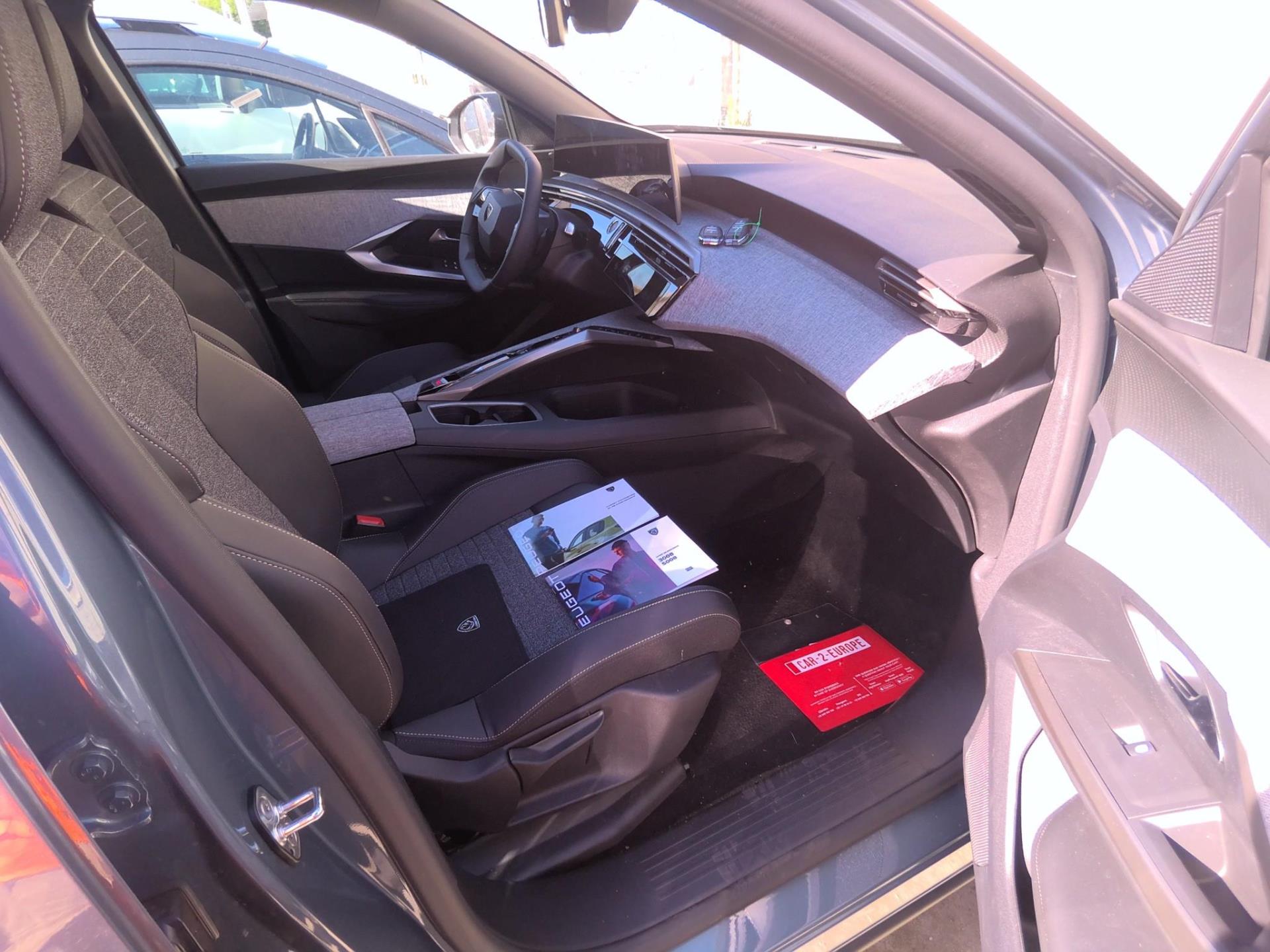 Peugeot 5008 Hybrid 136 e-DCS6 Allure 2025