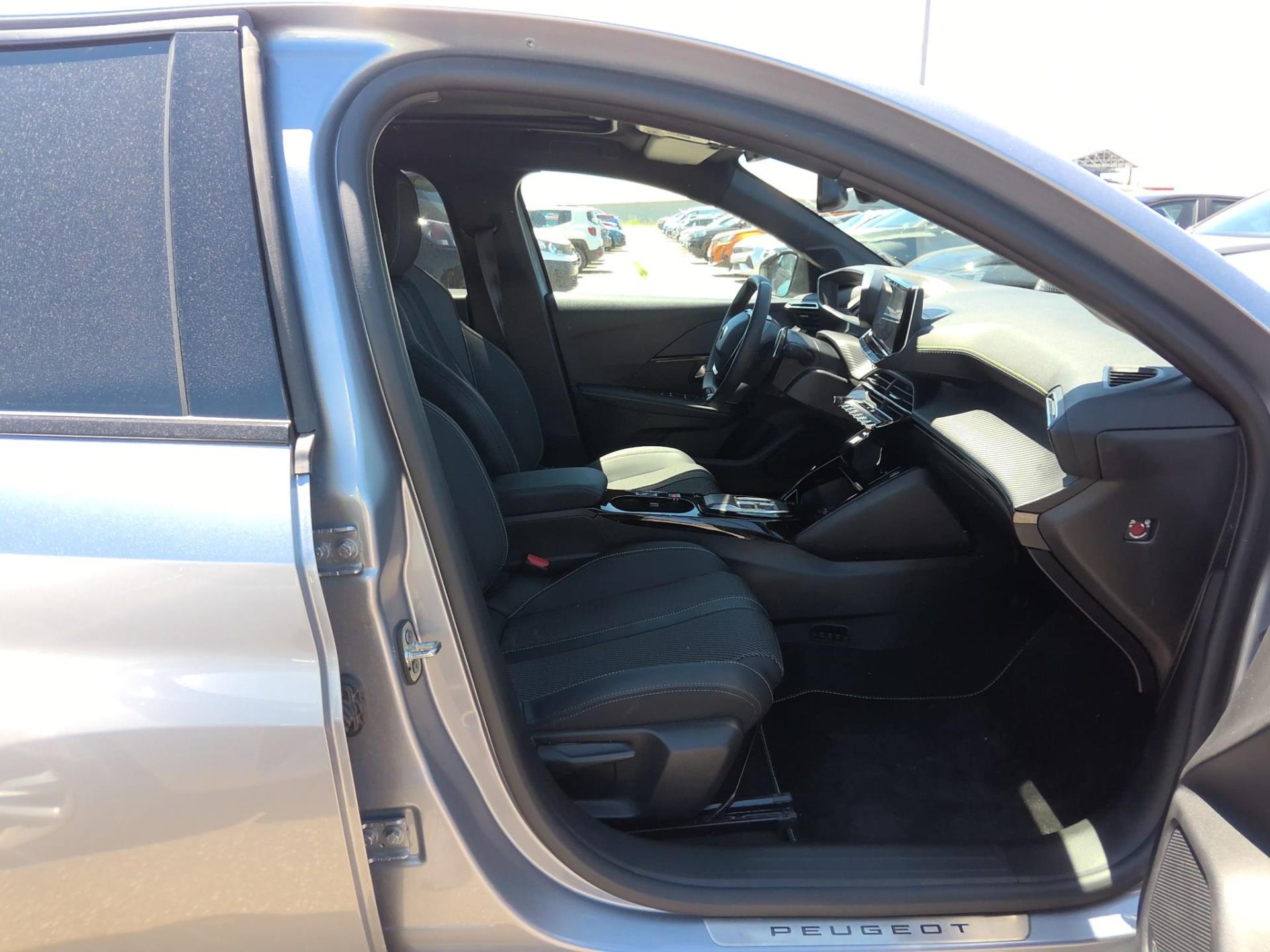 Peugeot 208 Hybrid 136 e-DCS6 GT 2024