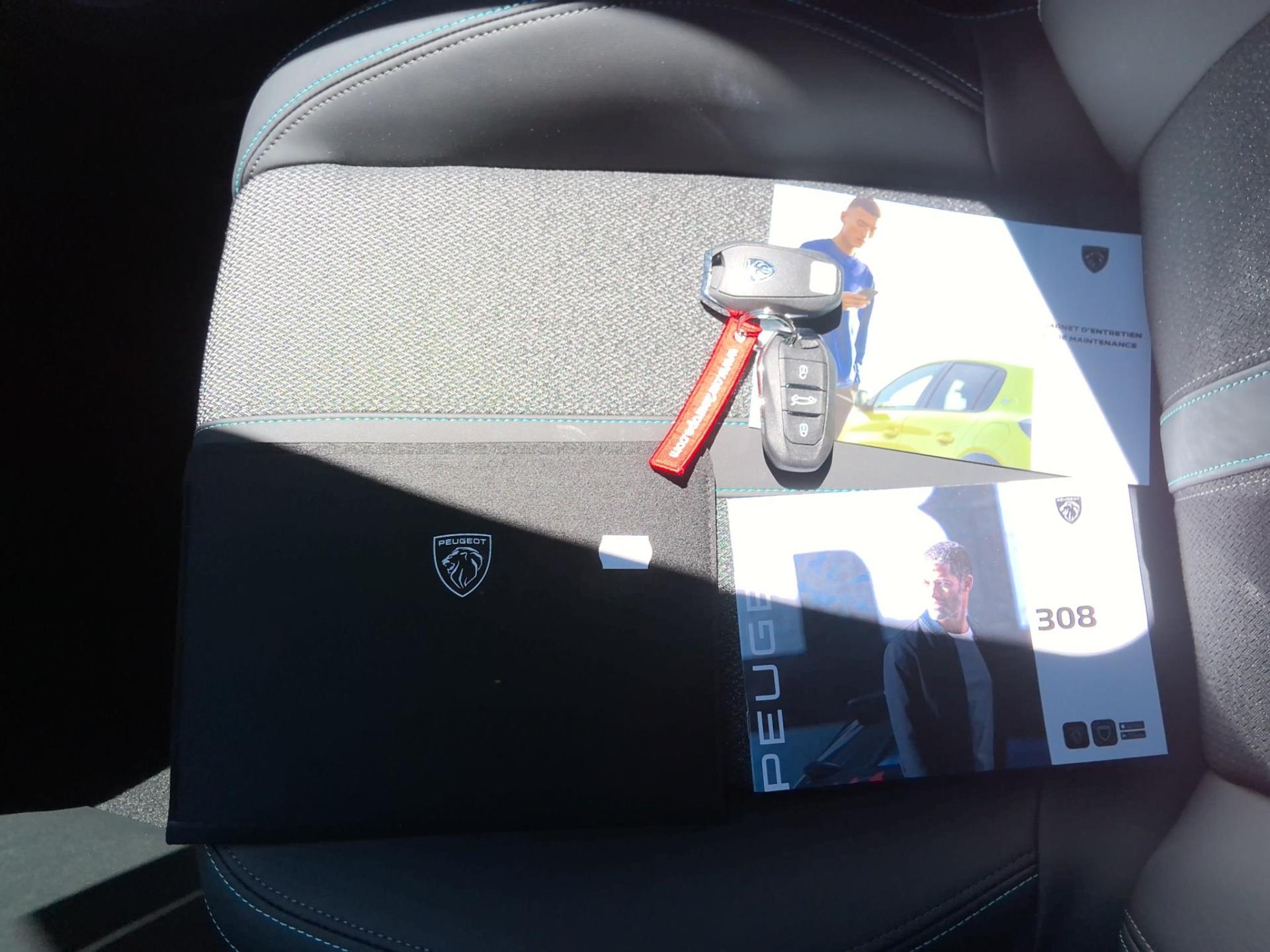 Peugeot 308 Hybrid 136 e-DCS6 Allure 2025
