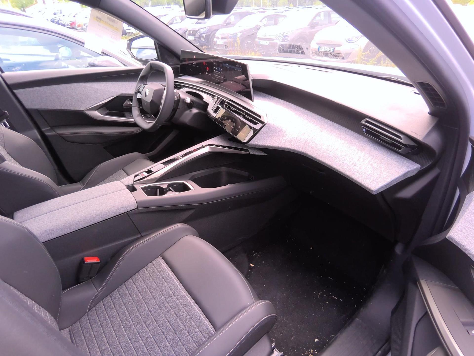 Peugeot 5008 Hybrid 136 e-DCS6 Allure 2025