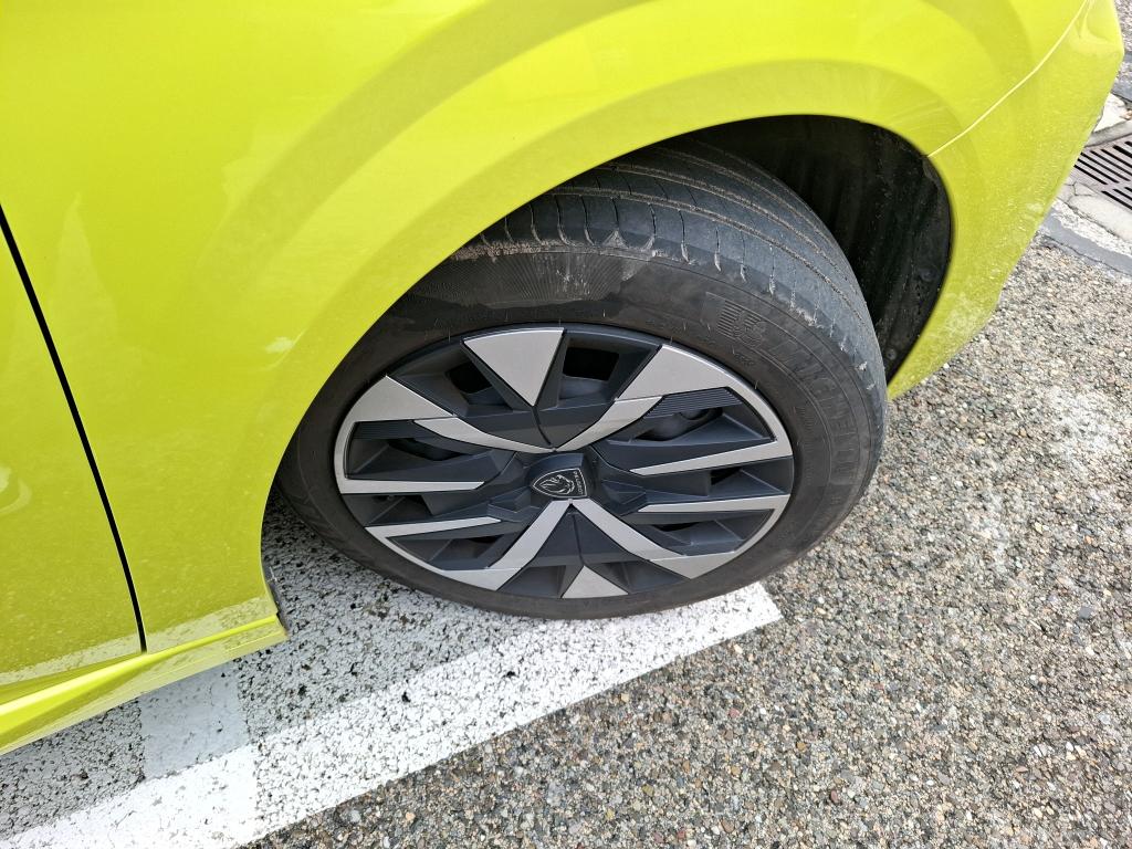 Peugeot 208 Hybrid 100 e-DCS6 Style 2025