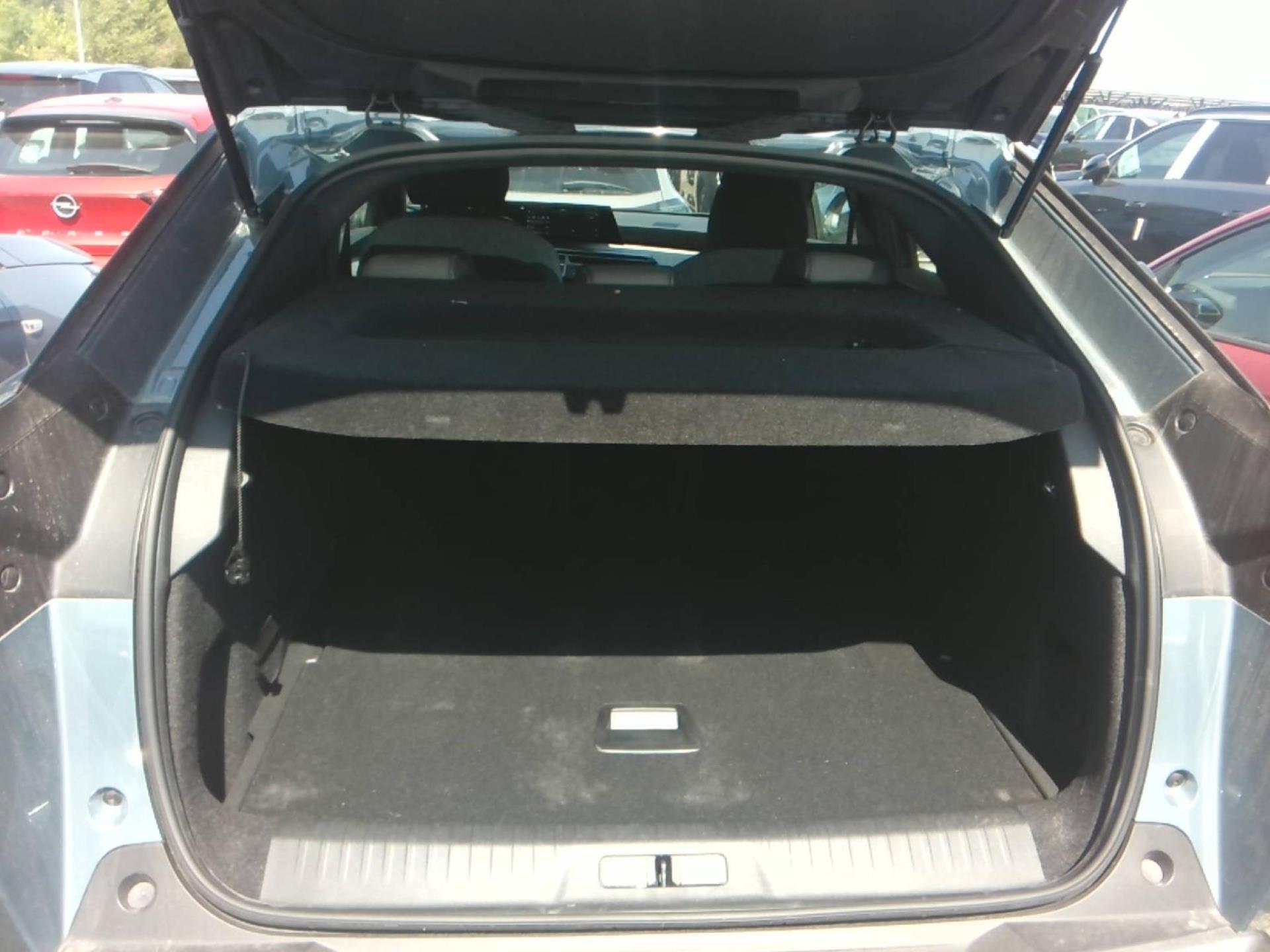 Peugeot 3008 Hybrid 145 e-DCS6 Allure 2025