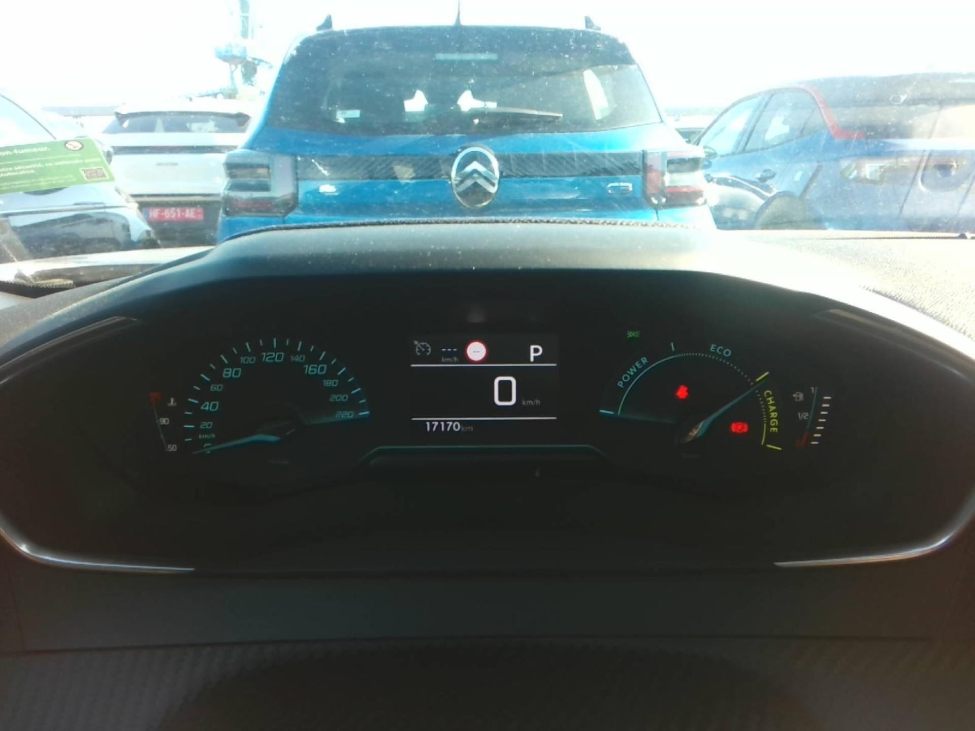 Peugeot 2008 Hybrid 136 e-DCS6 Style 2025