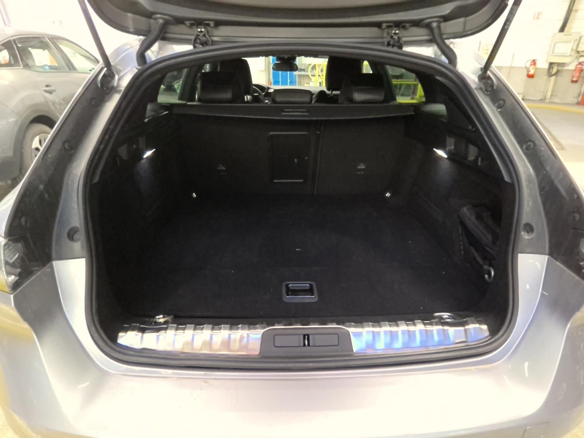 Peugeot 508 SW Hybrid 180 e-EAT8 Allure 2025