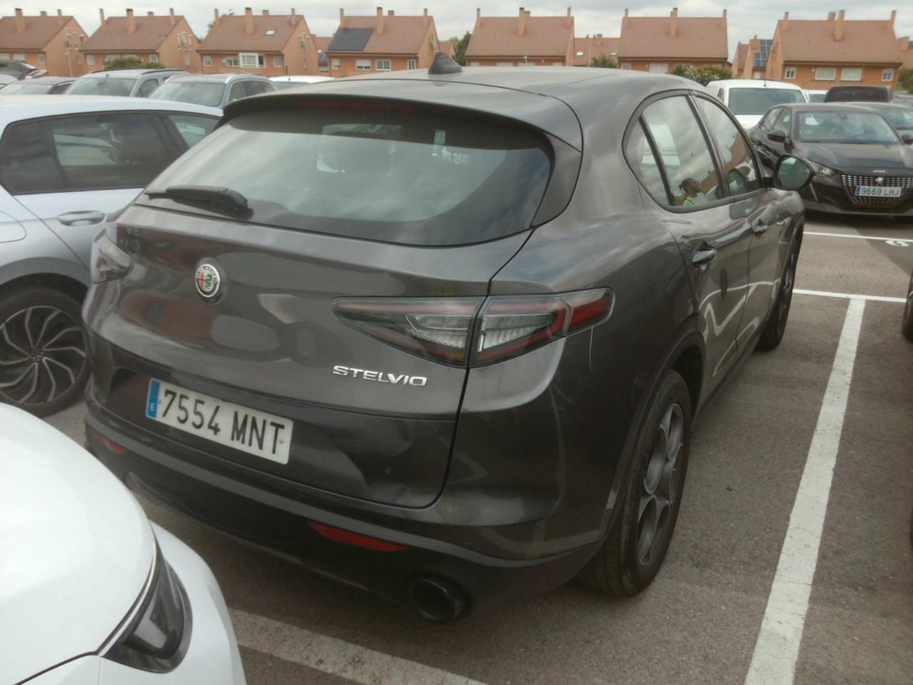 Foto Alfa Romeo Stelvio 2