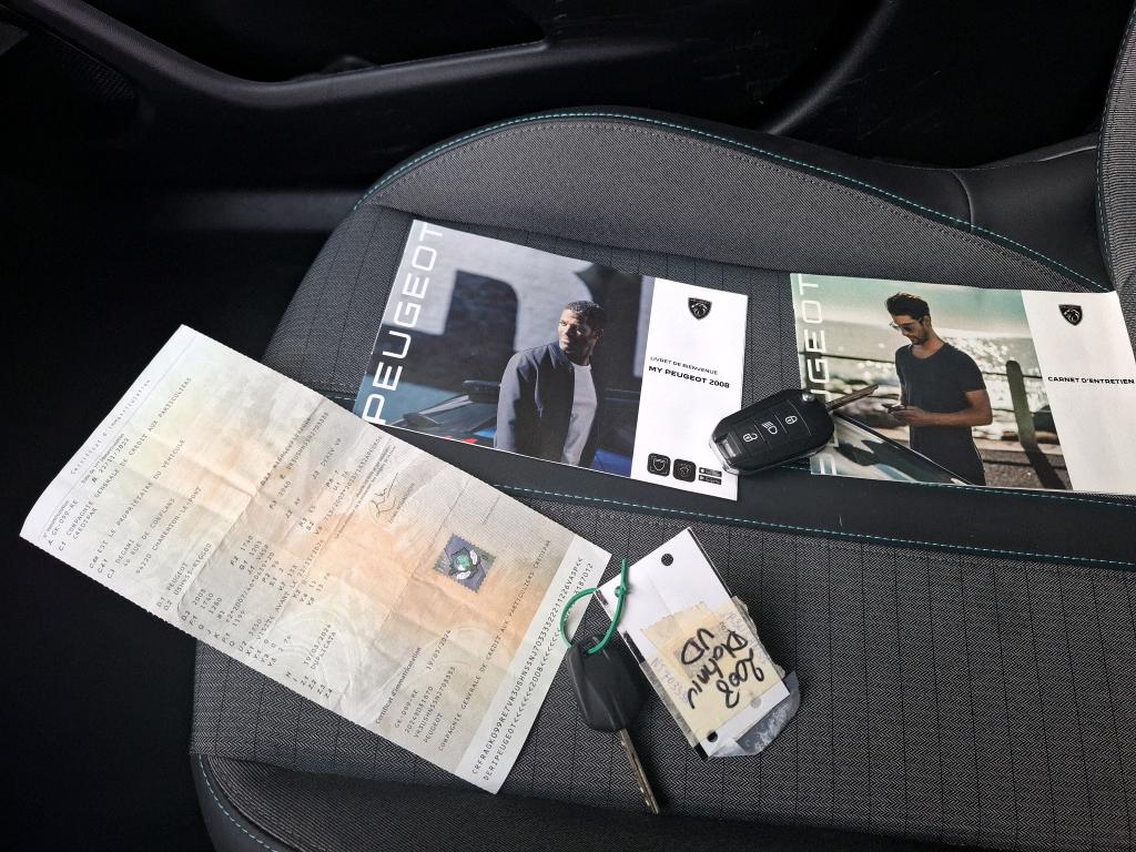 Peugeot 2008 PureTech 130 S&S EAT8 Allure 2022