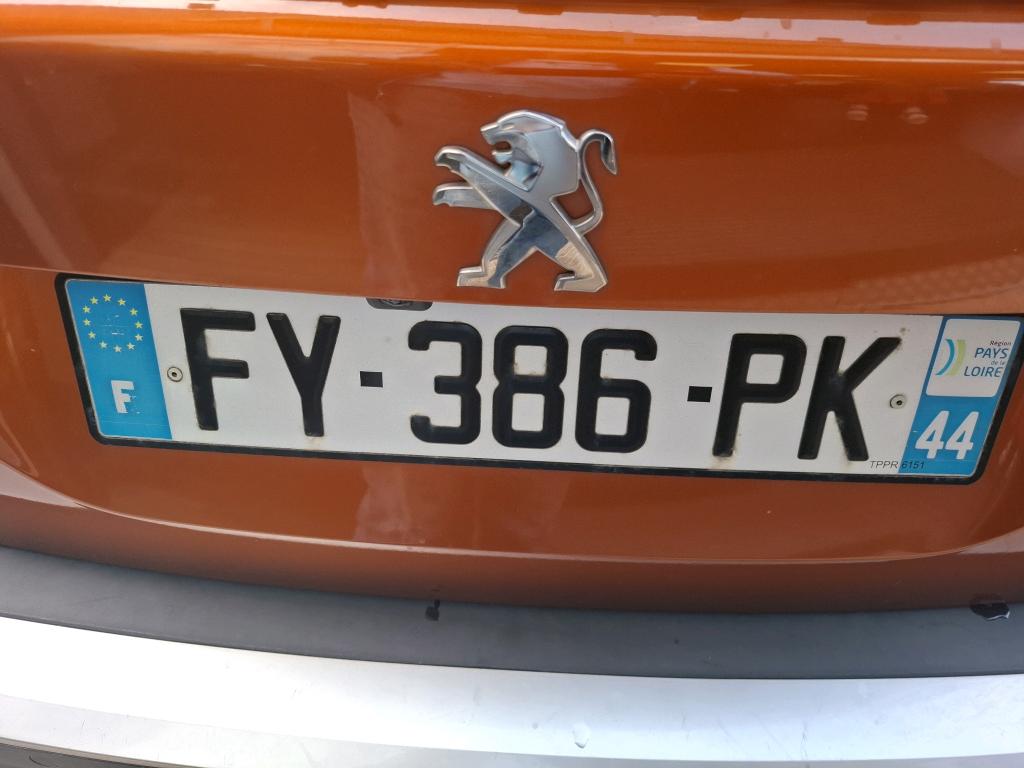 Peugeot 2008 BlueHDi 130 S&S EAT8 Allure Business 2021